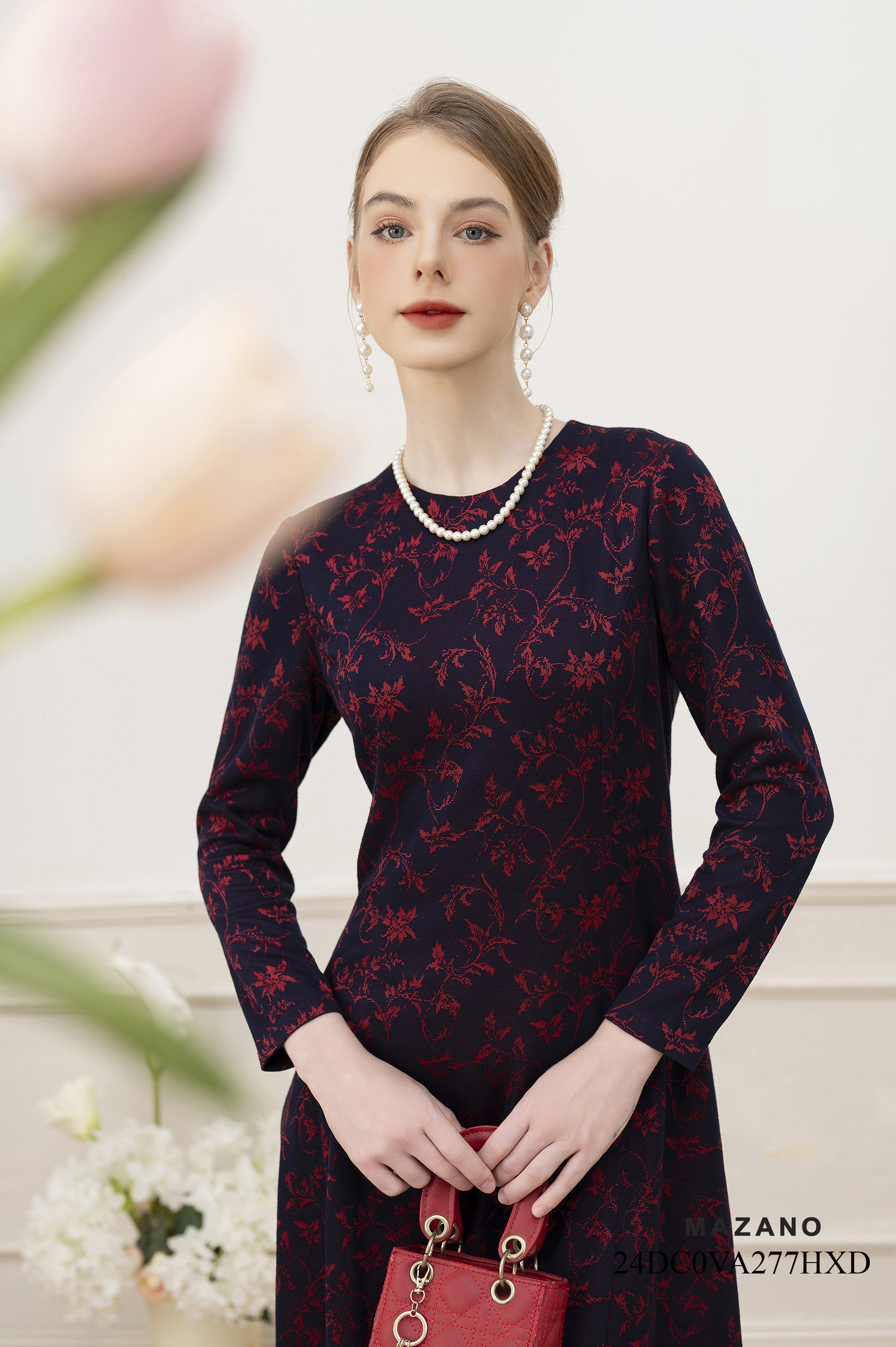 Váy Đầm Ôm Vải dạ len Hoạ tiết cách điệu Cổ tròn Tay dài Dài qua bắp chân_thumbnail_3