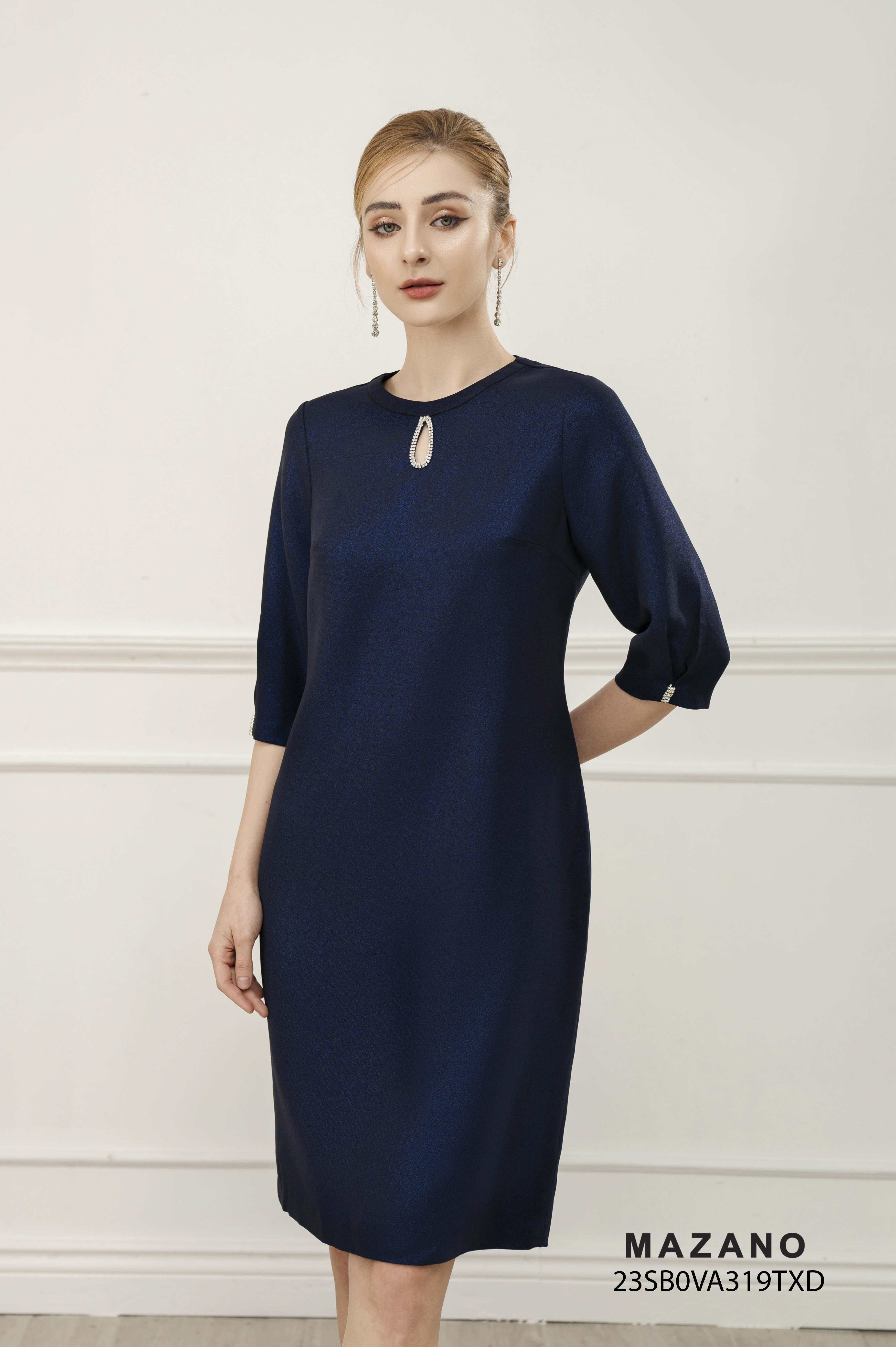 Váy Đầm suông Vải thô Đính đá Cổ tròn Tay lỡ Dài qua gối_thumbnail_2