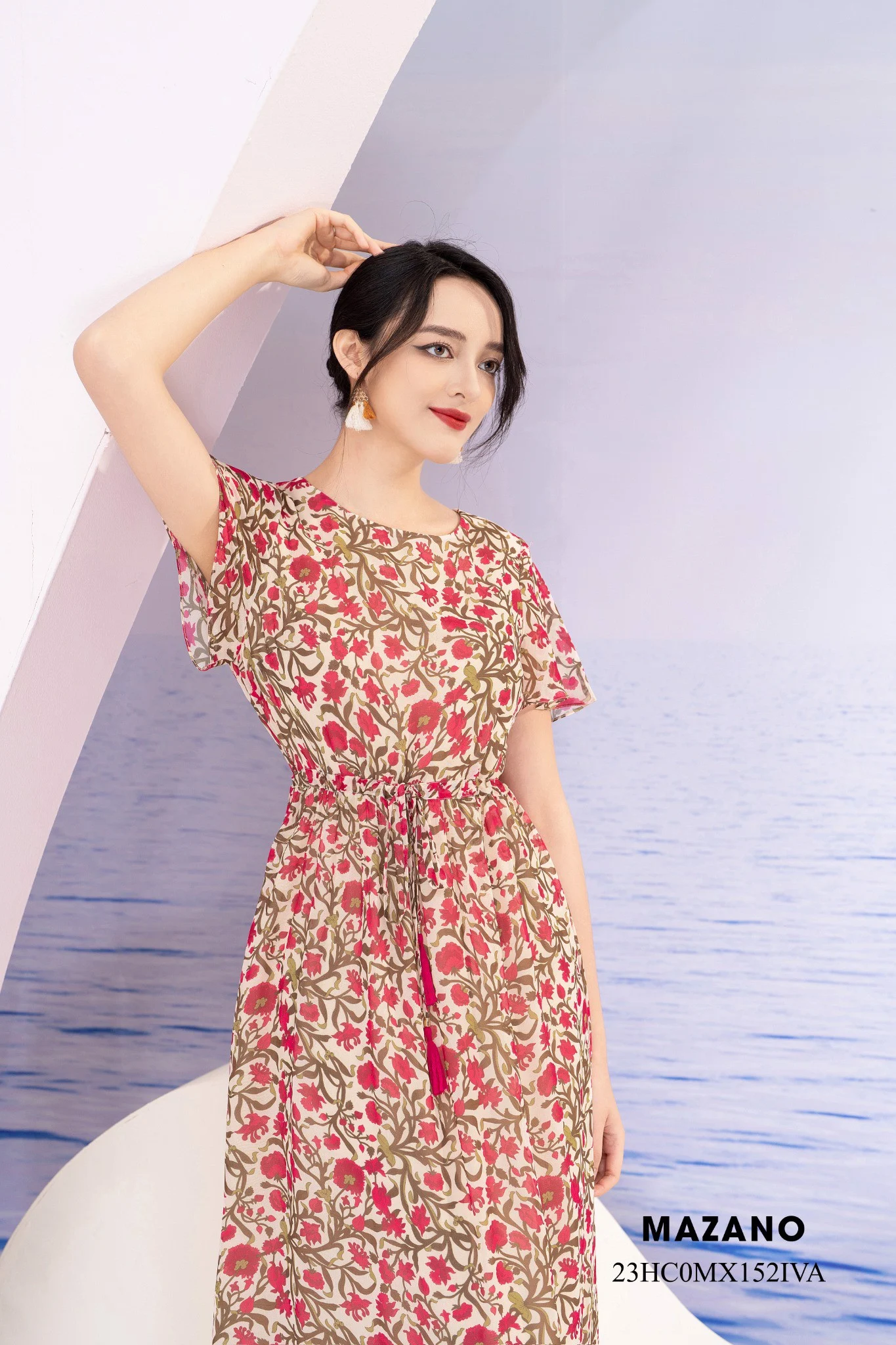 Đầm Maxi vải voan rút dây Họa tiết in hoa Cổ tròn Tay ngắn Dài đến mắt cá chân 23HC0MX152IVA