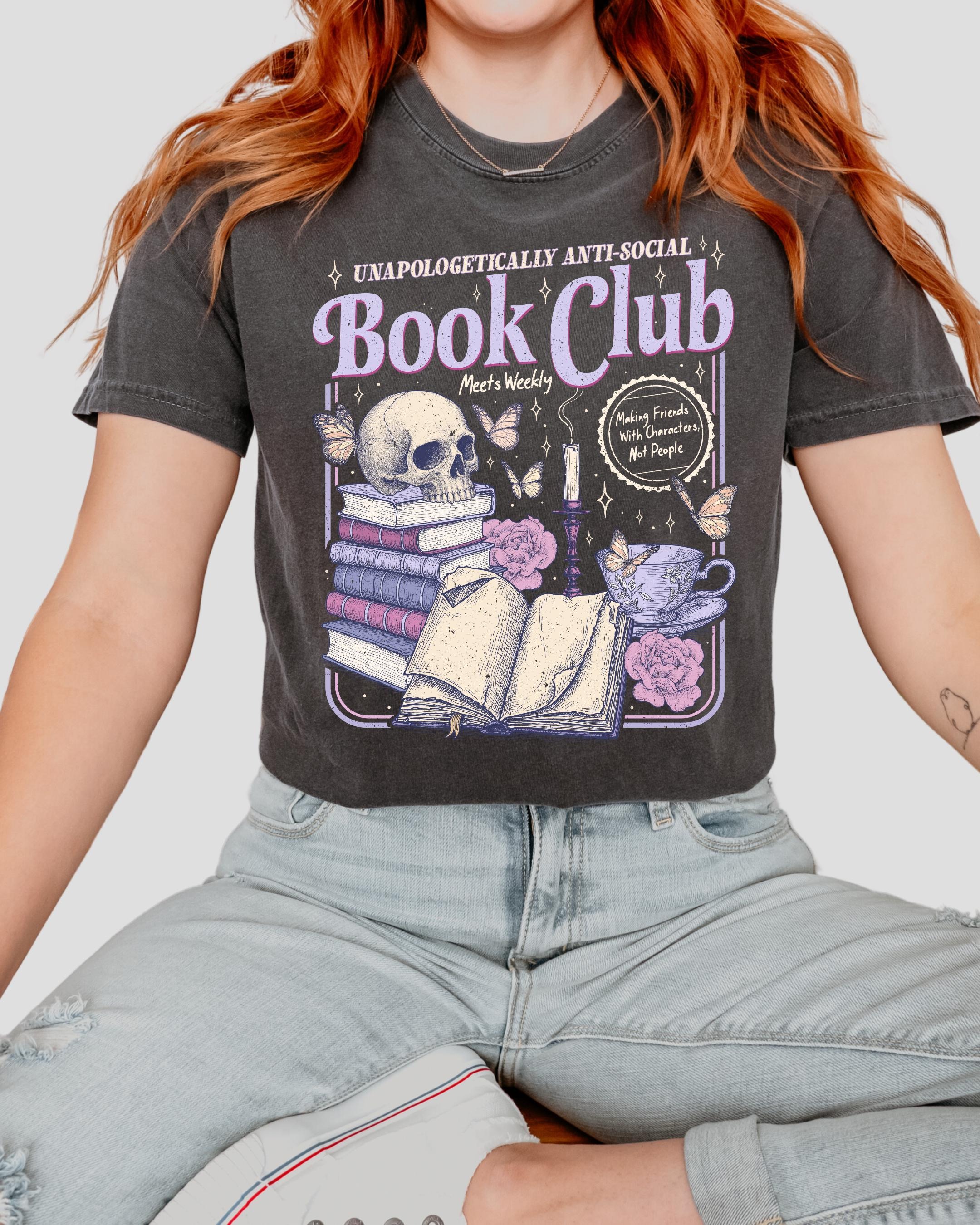 Cozy Book-Themed Comfort Tee_thumbnail_7
