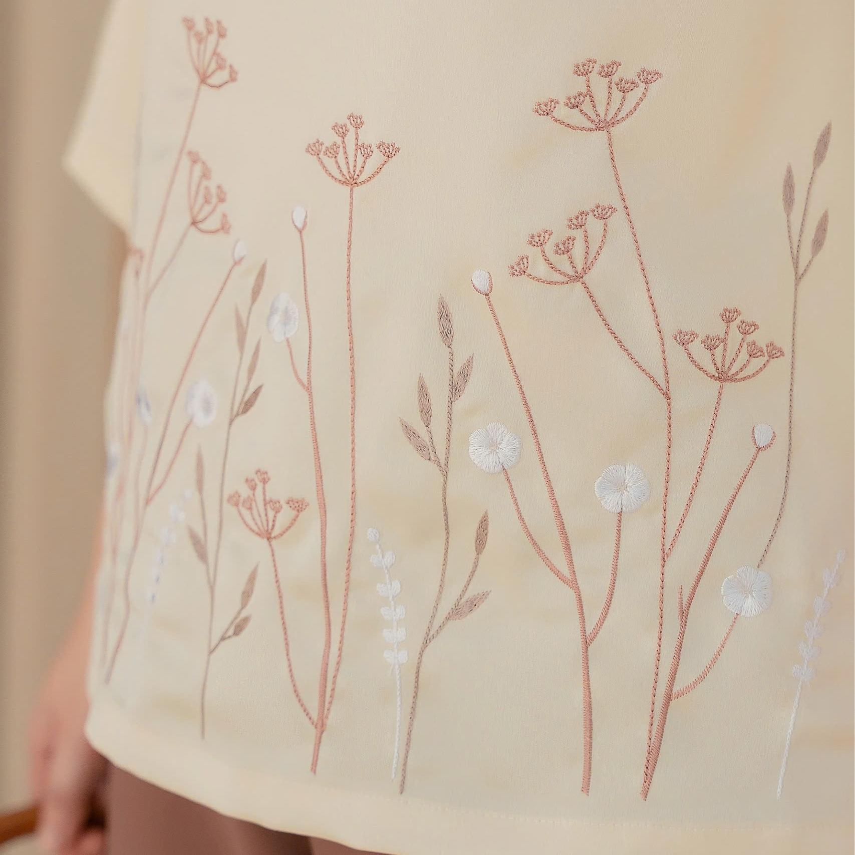 GUMOM - Áo Kiểu Trung Niên U50 U60 Cao Cấp Cổ Tròn Tay Lỡ Thêu Hoa Đính Nút Sang Trọng Cho Nữ - Women Nhung Kem Xanh Nho Tua Rua Top Voi_thumbnail_3