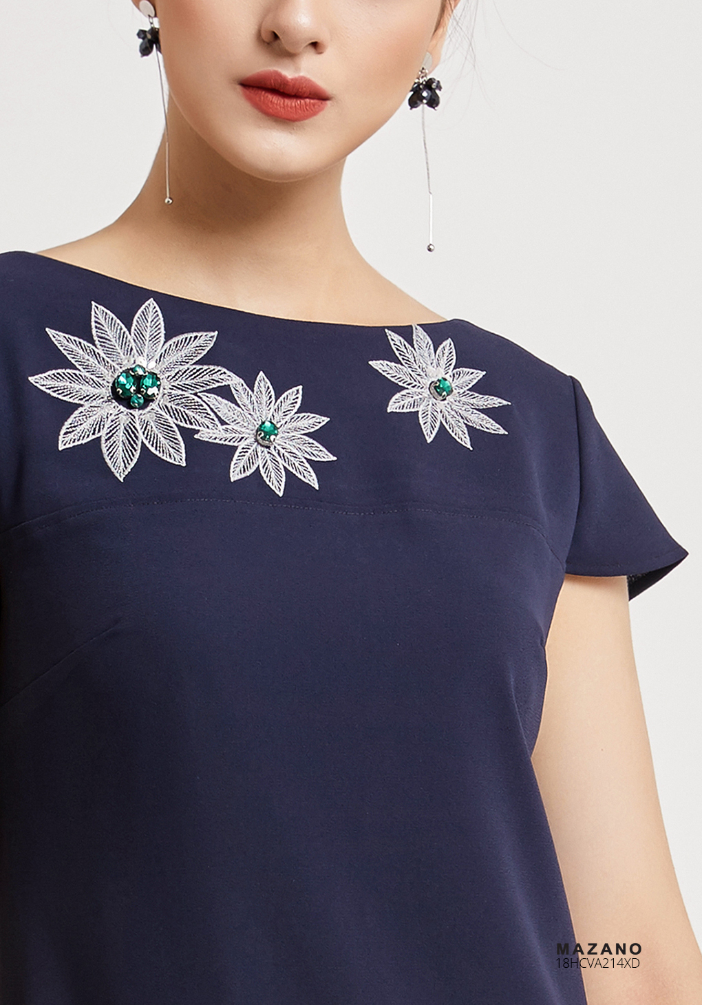 Váy xanh ôm thêu hoa đính đá_thumbnail_4