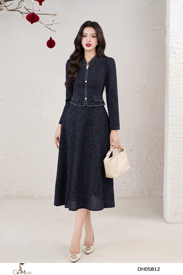 Đầm xòe dạ tím than tay dài cổ cách điệu cơi túi giả