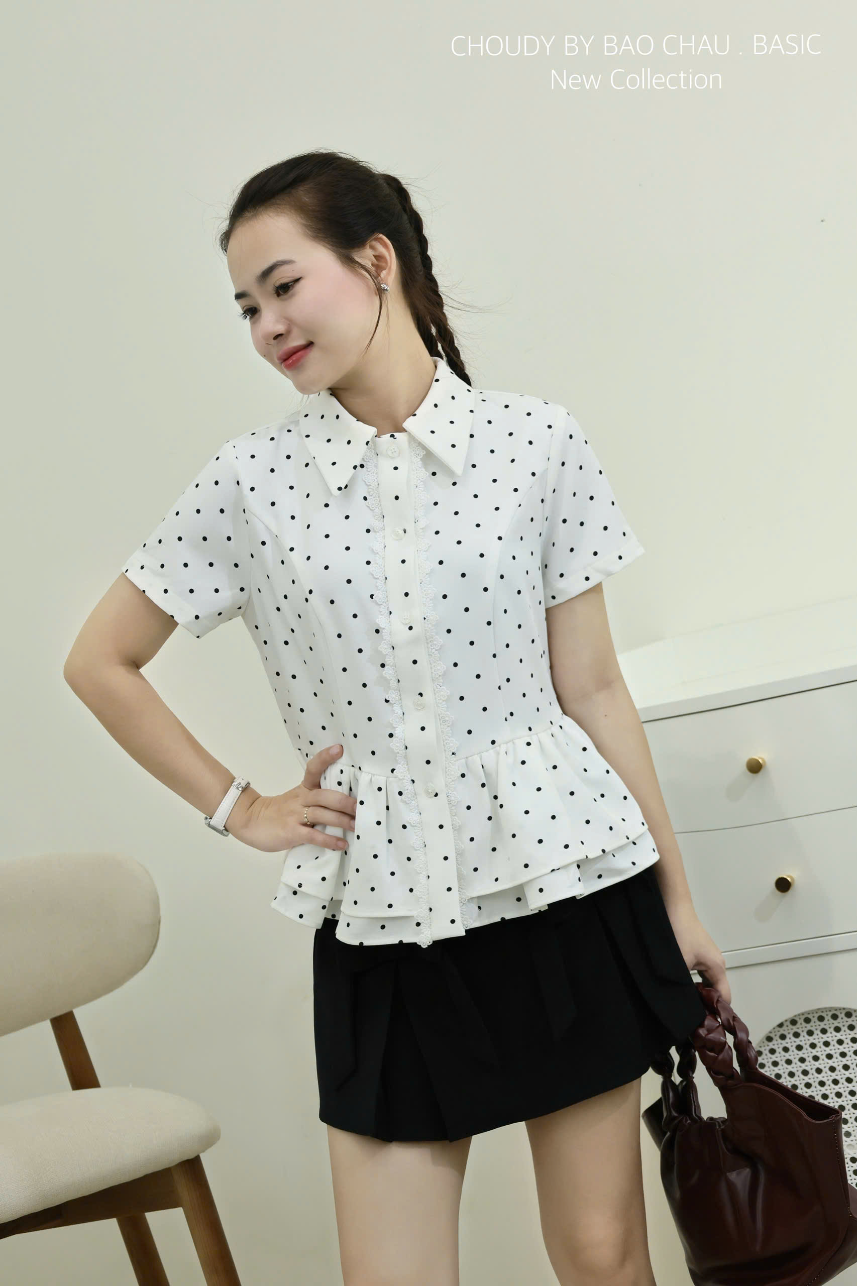 U750 ÁO KIỂU CHẤM BI TRẮNG