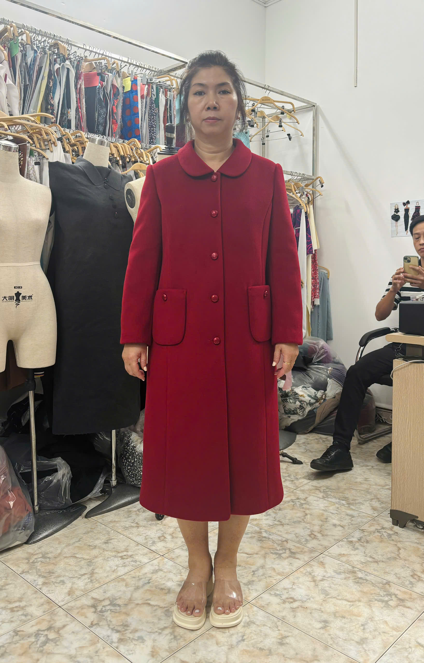 Áo măng tô Suông Vải dạ lông cừu Trang trí khuy hoa hồng Cổ bẻ Dài đến bắp chân