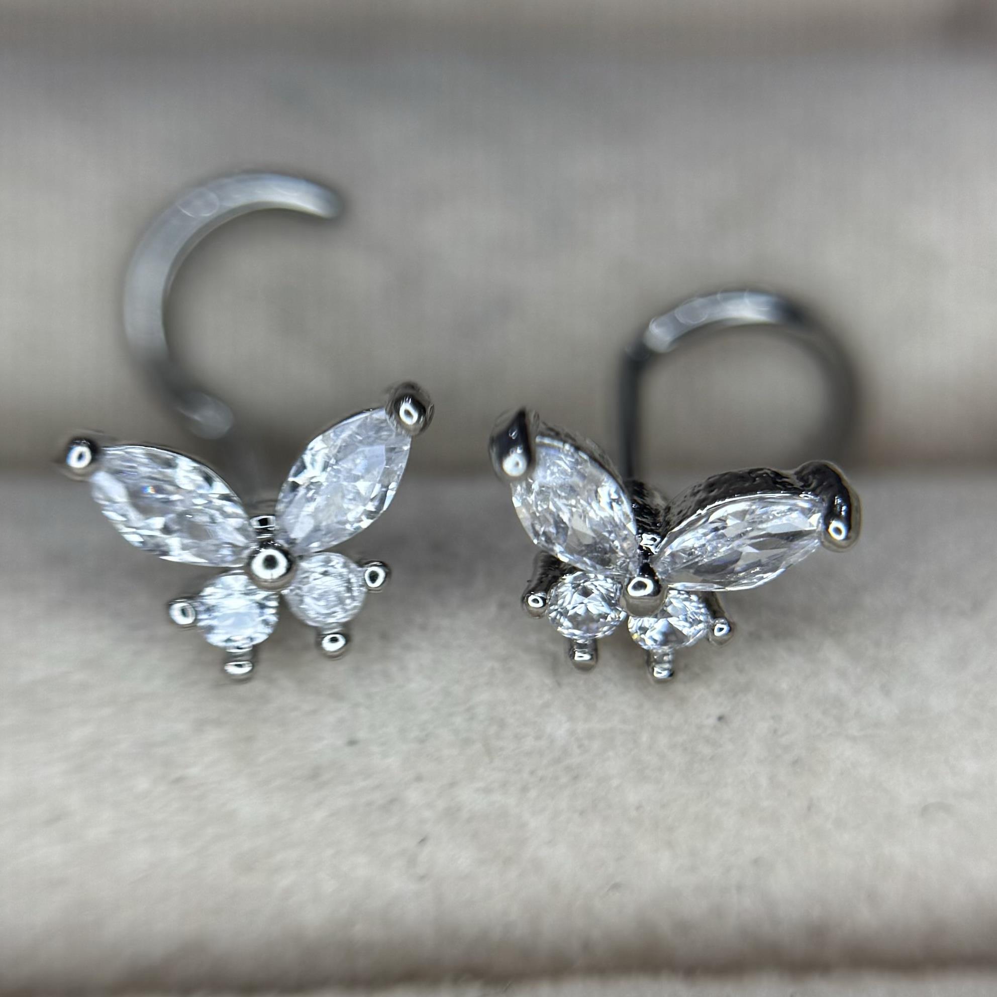 mũi C con bướm trắng bốn cánh múp dưỡng theeeee