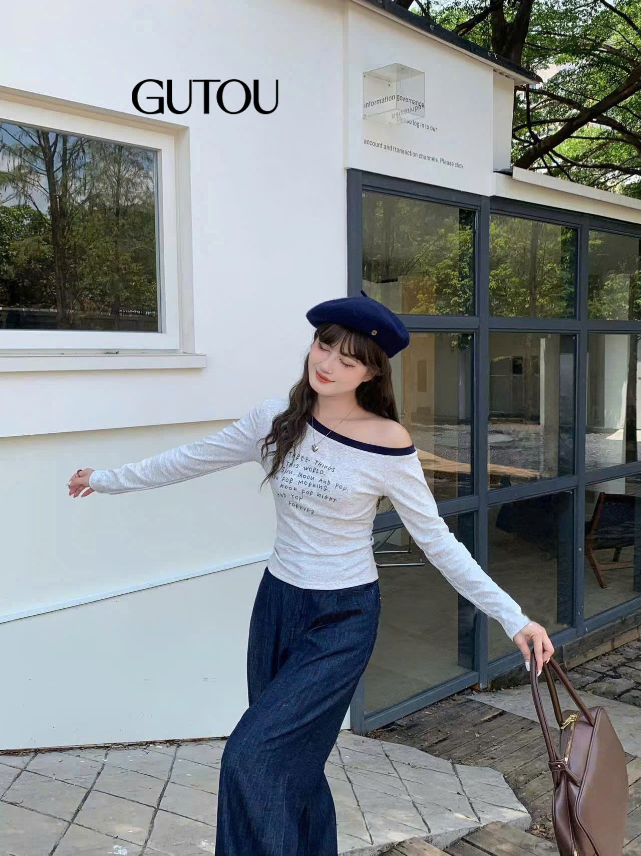 [ GUTOU ] Áo Lệch Vai Phối Viền Chữ In “Sun Moon You”_thumbnail_7