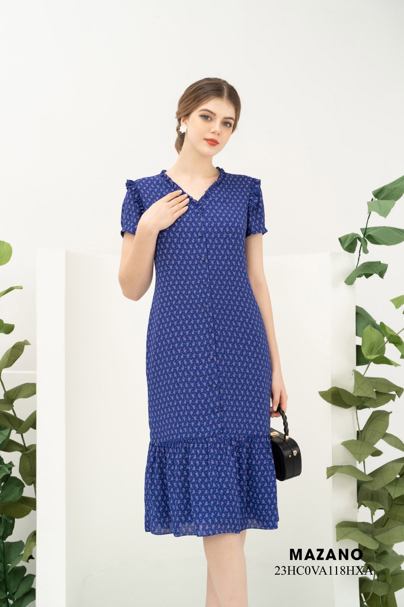 Đầm xanh suông dài cổ V phối bèo