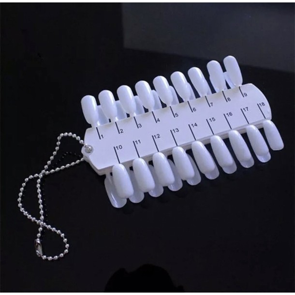 Móng mẫu có dây treo