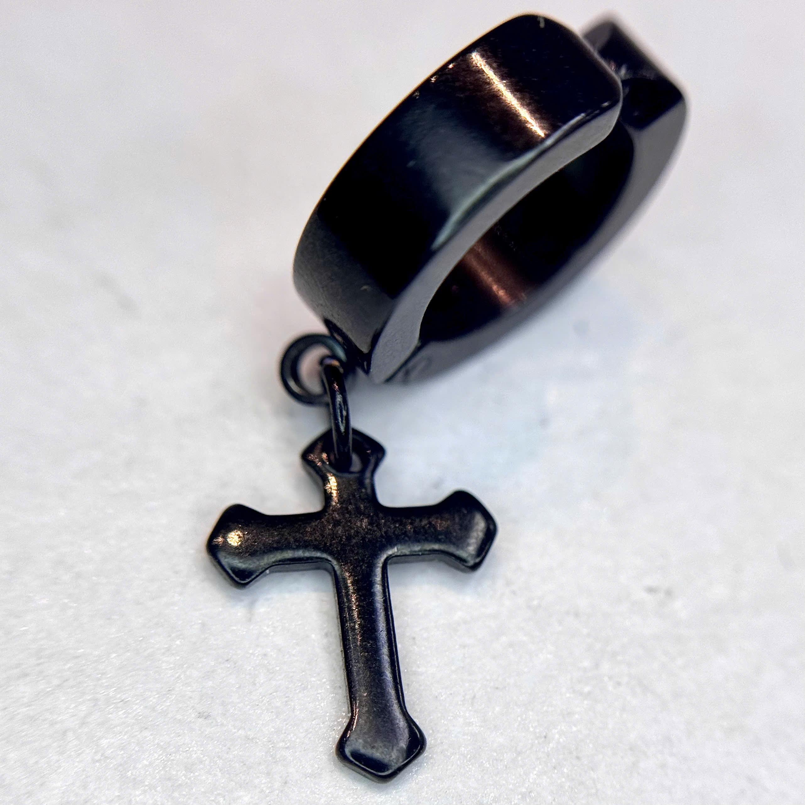 Khuyên kẹp giả thánh giá đen rơi_thumbnail_1