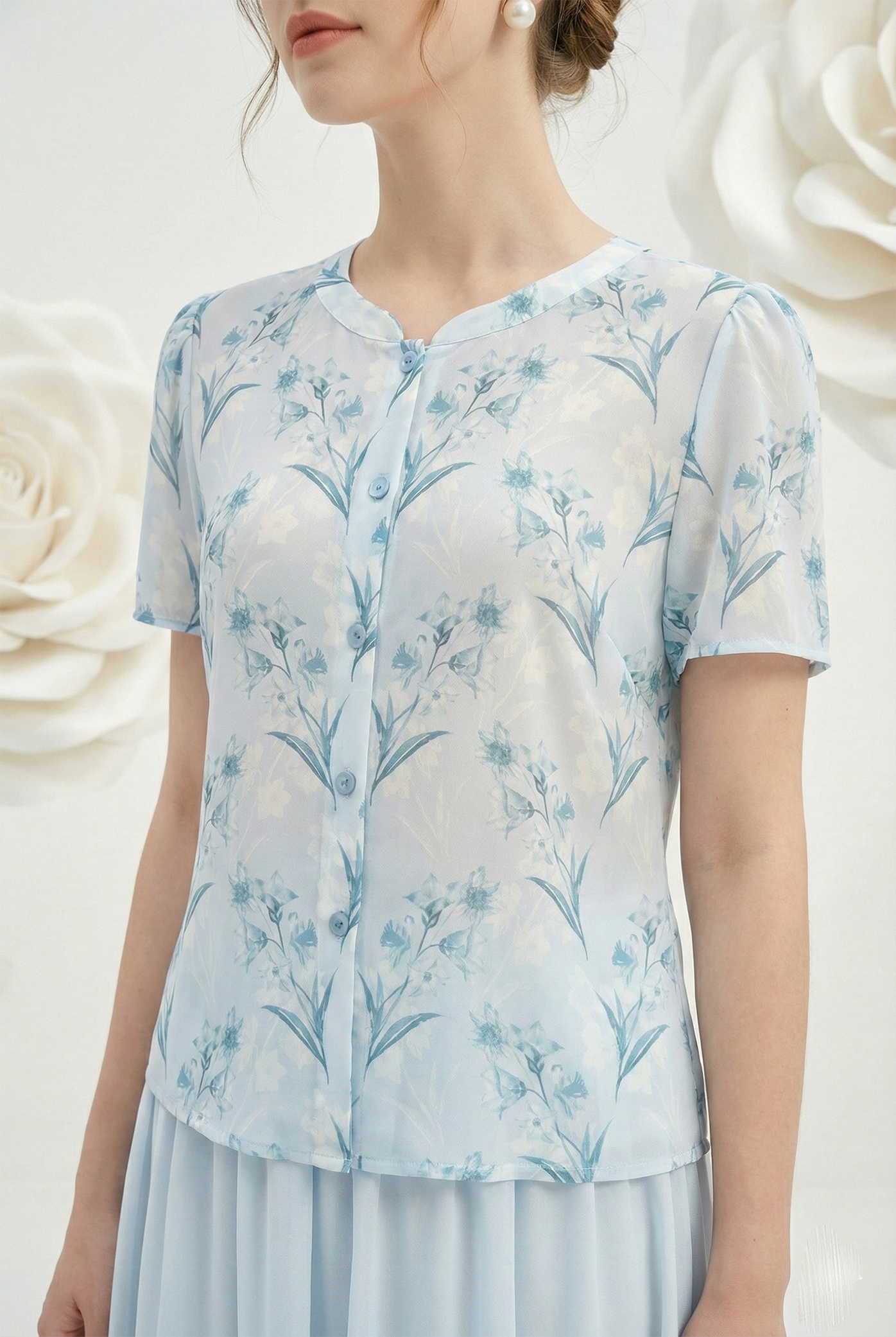 Áo sơ mi vải voan dày in hoa xanh nhạt dáng suông cổ tàu cách điệu tay ngắn thiết kế MAZANO_thumbnail_4