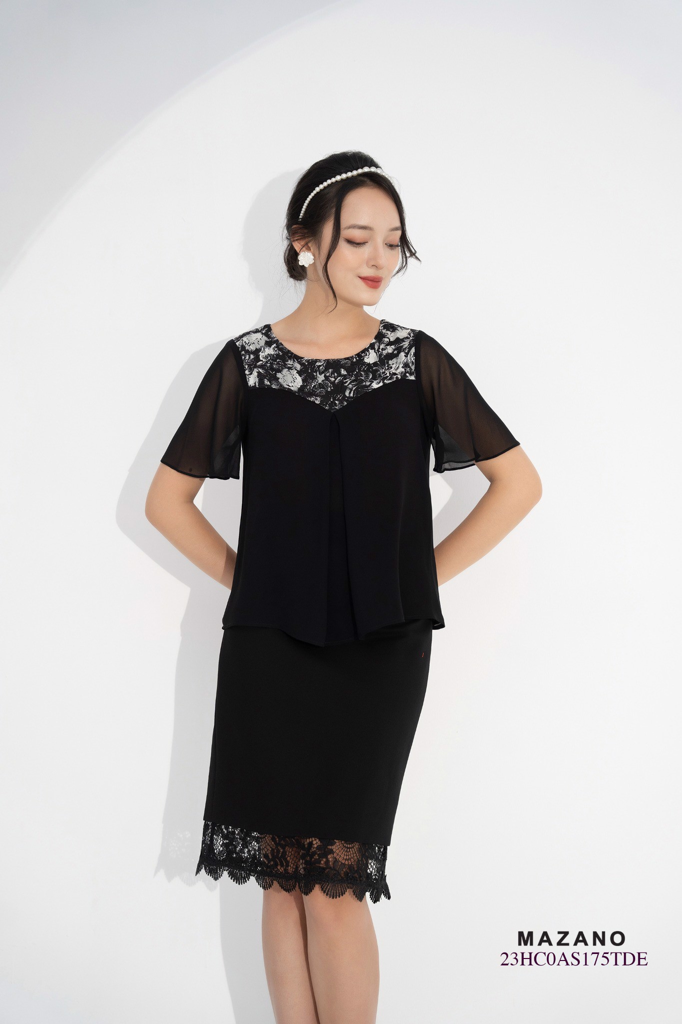 Áo top phối họa tiết xếp ly trước 23HC0AS175TDE