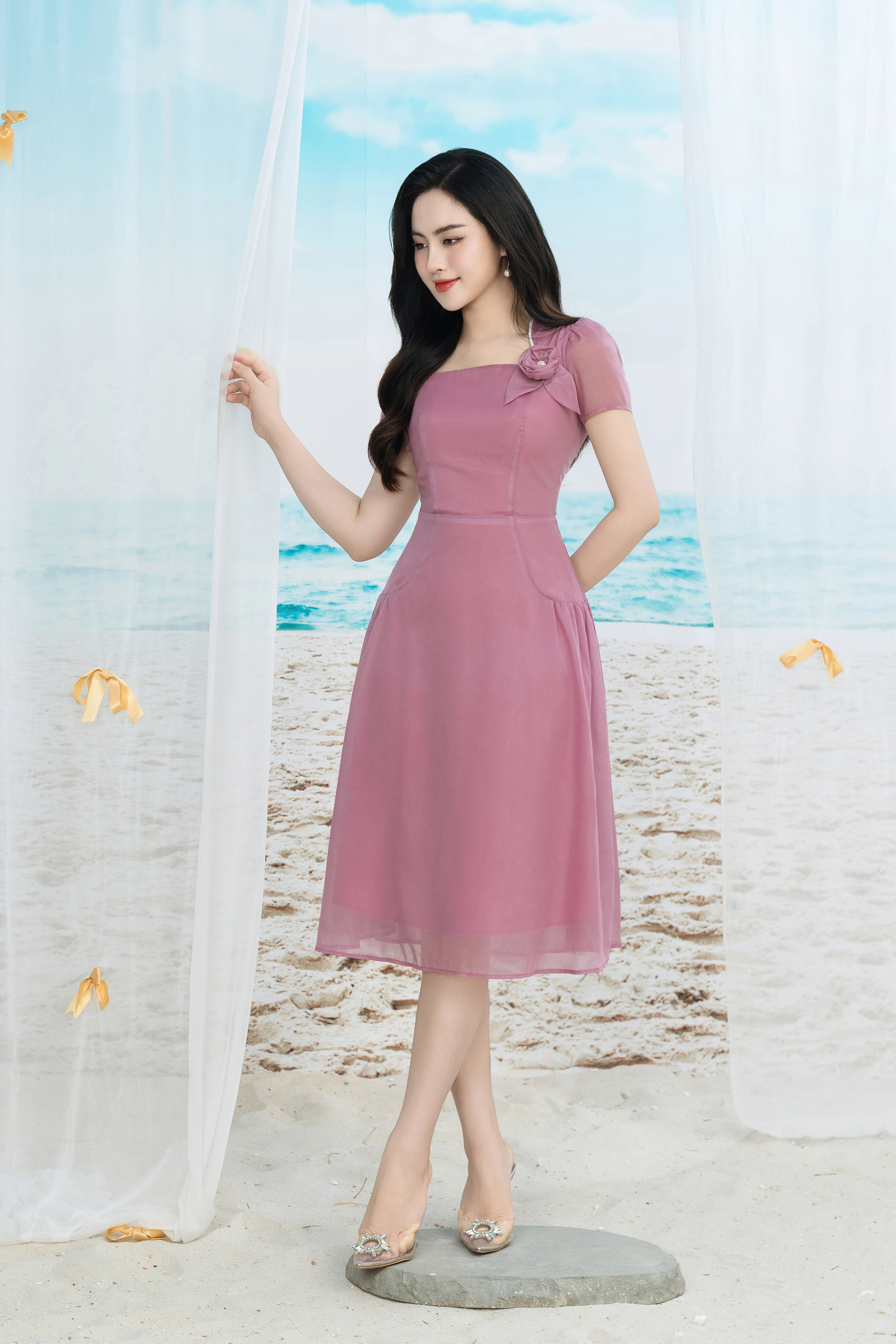 Đầm xoè hồng cổ vuông đính hoa_thumbnail_2
