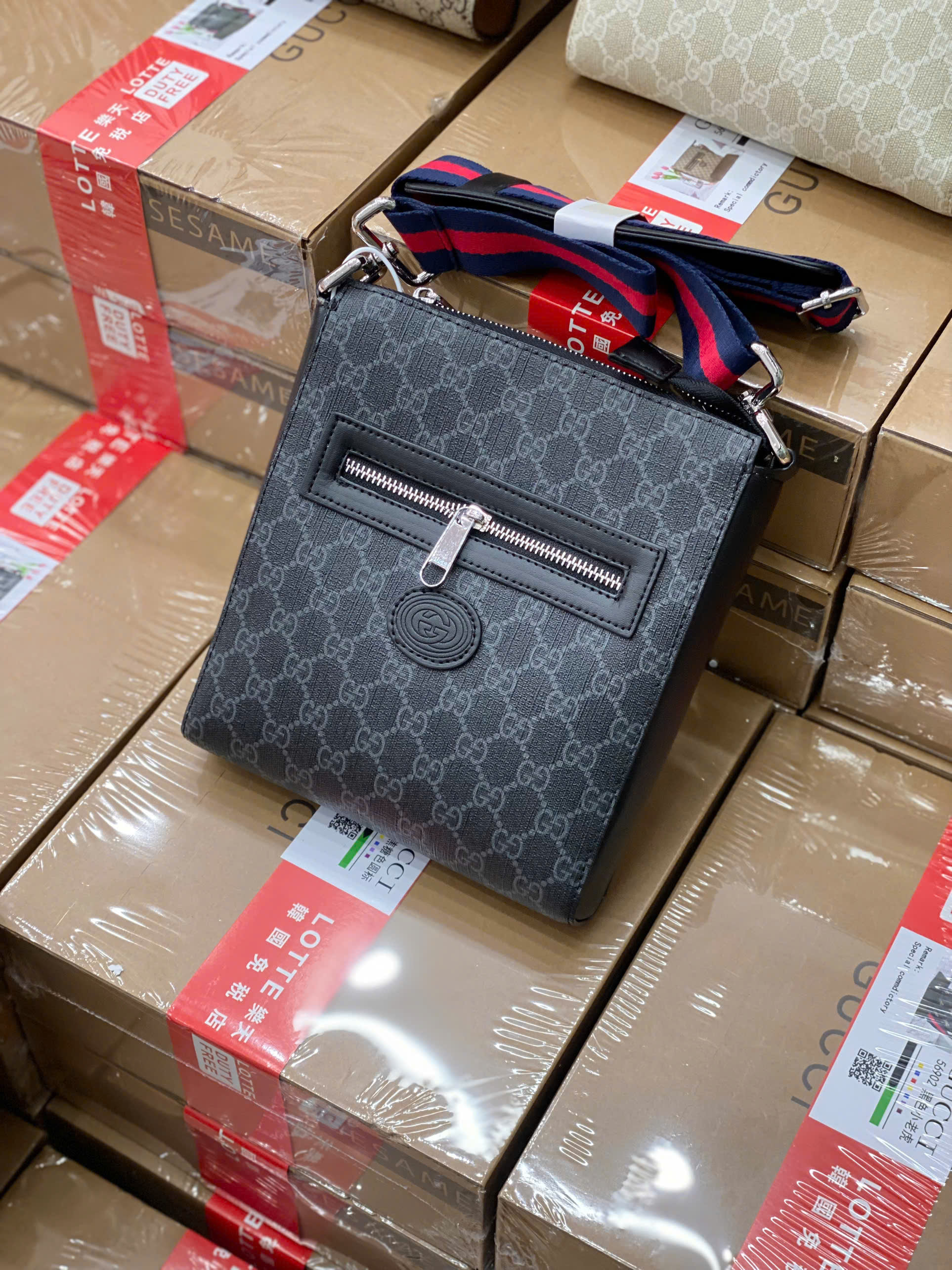 Túi Đeo Chéo Gucci GG Supreme Messenger Bag_thumbnail_23