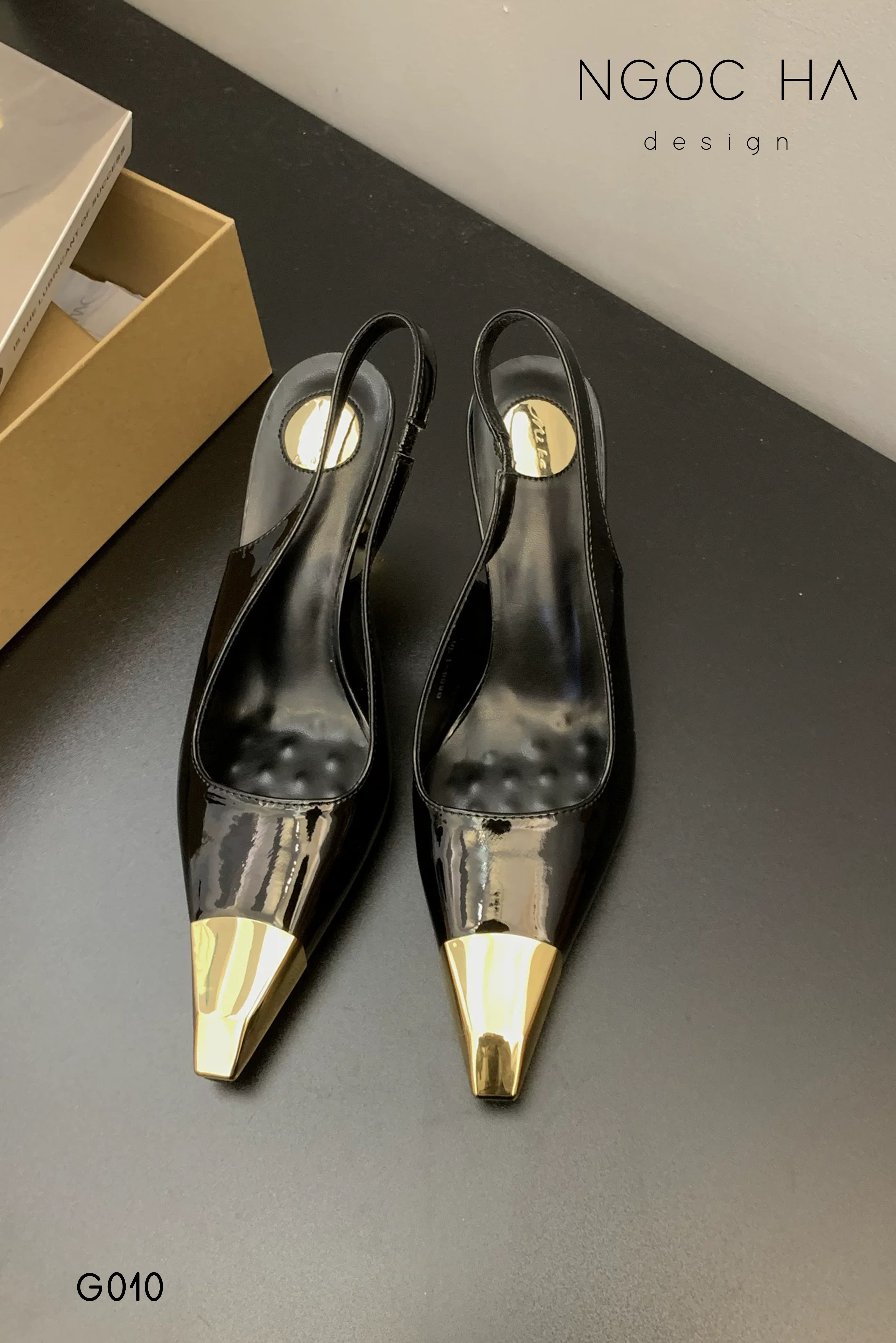 G010_Giày Cao Gót Mũi Vàng