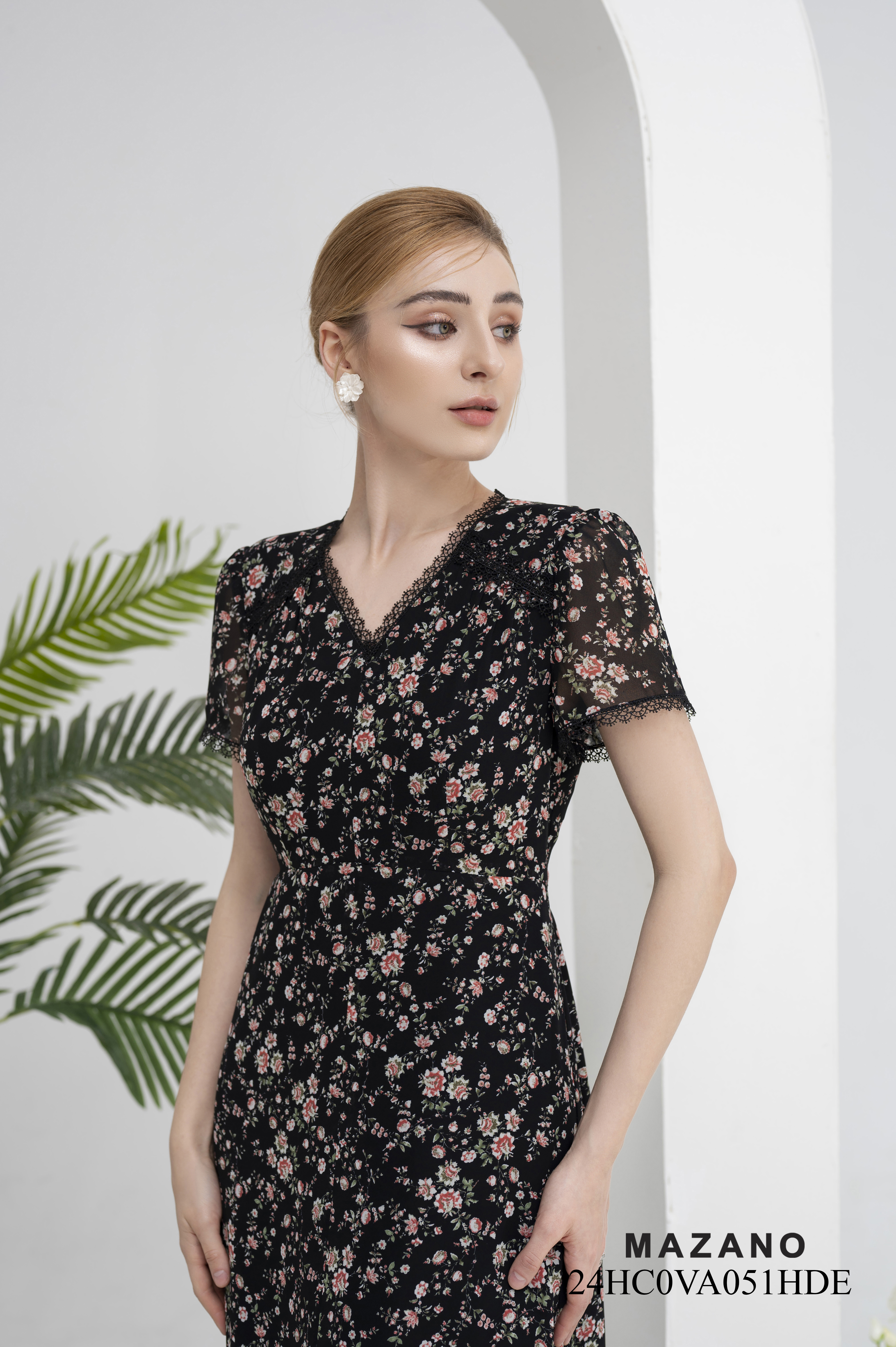 Đầm đen eo cao chân rủ phối ren_thumbnail_2