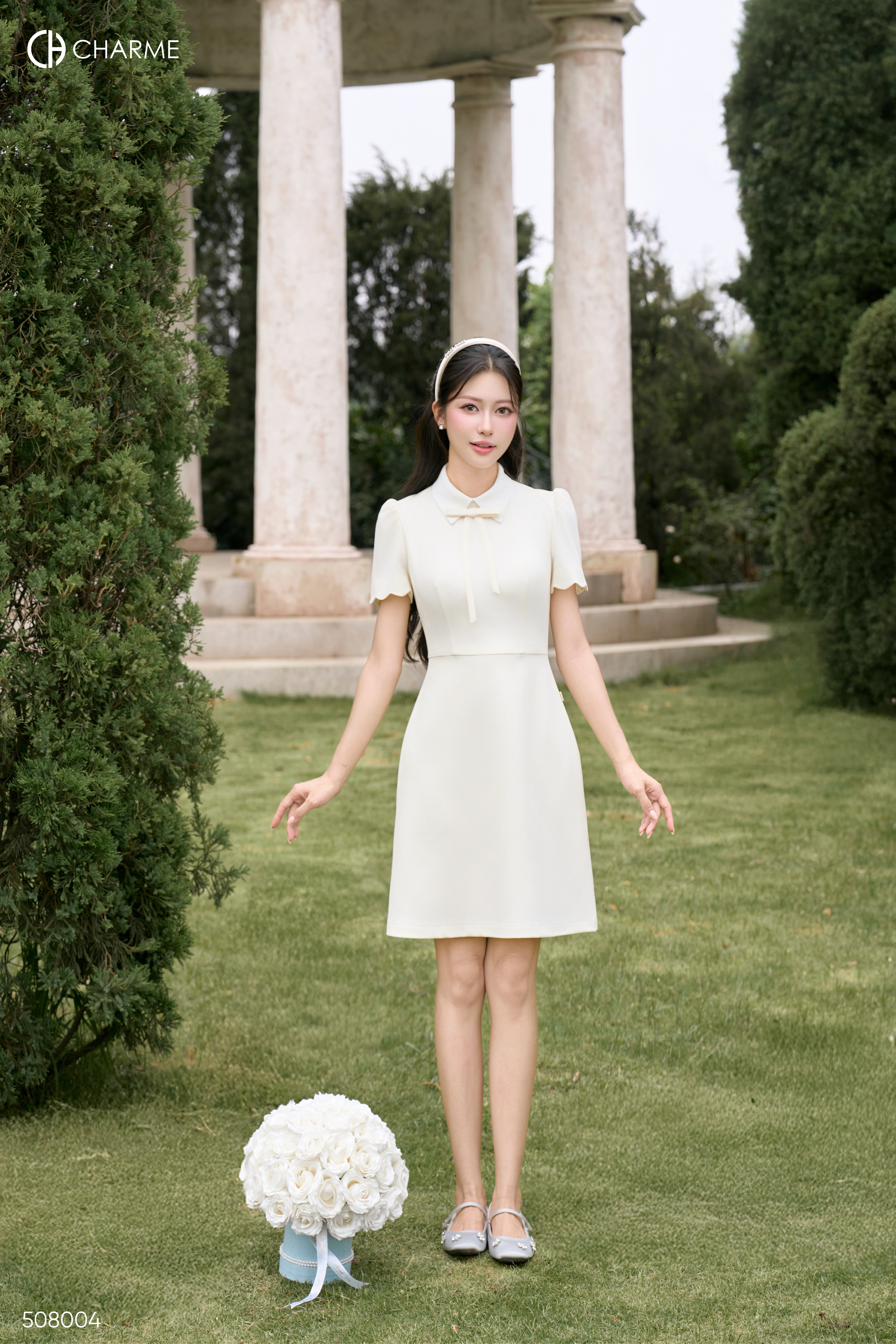 Váy cộc tay viền sóng cổ nơ