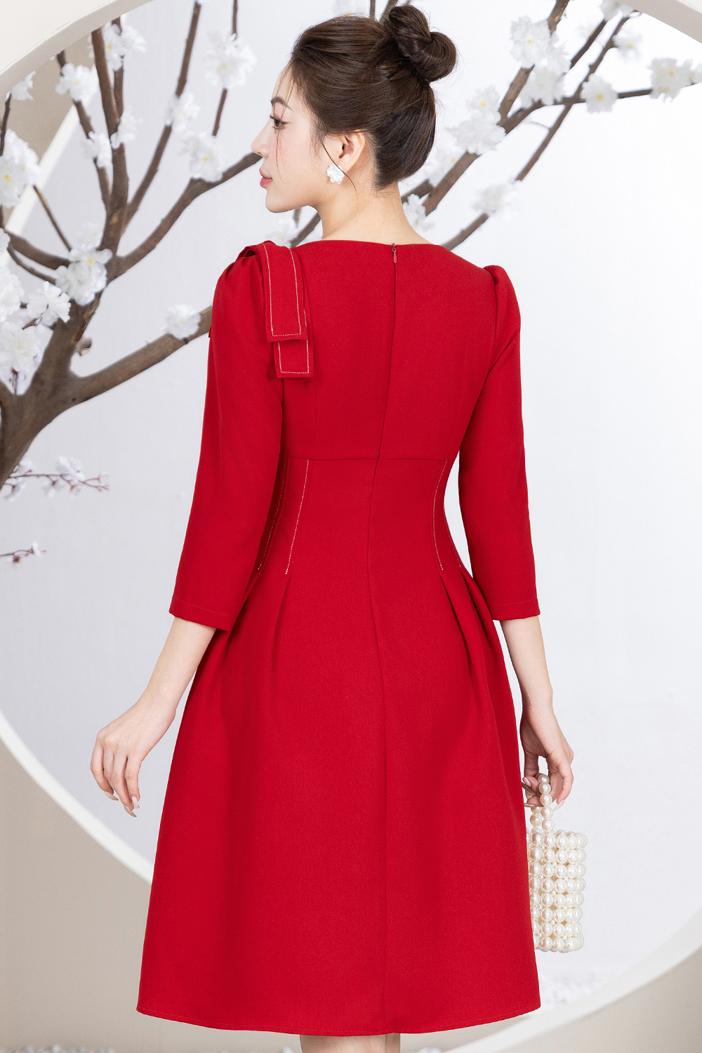 Đầm xoè đỏ cổ thuyền phối nơ vai_thumbnail_1