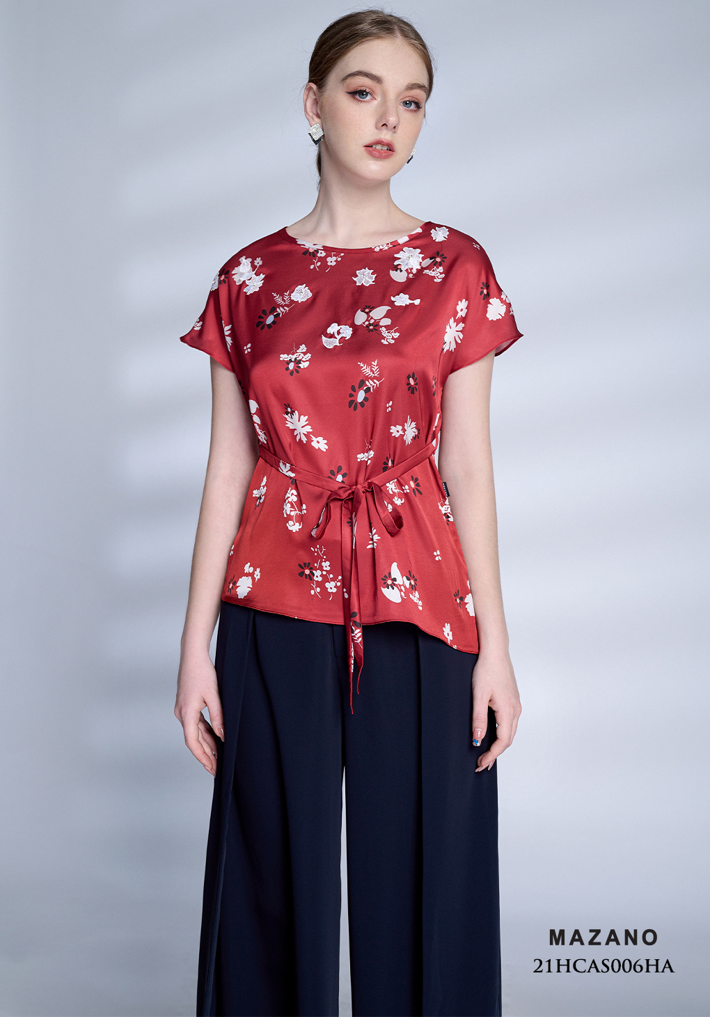 Áo top lụa nền đỏ họa tiết hoa