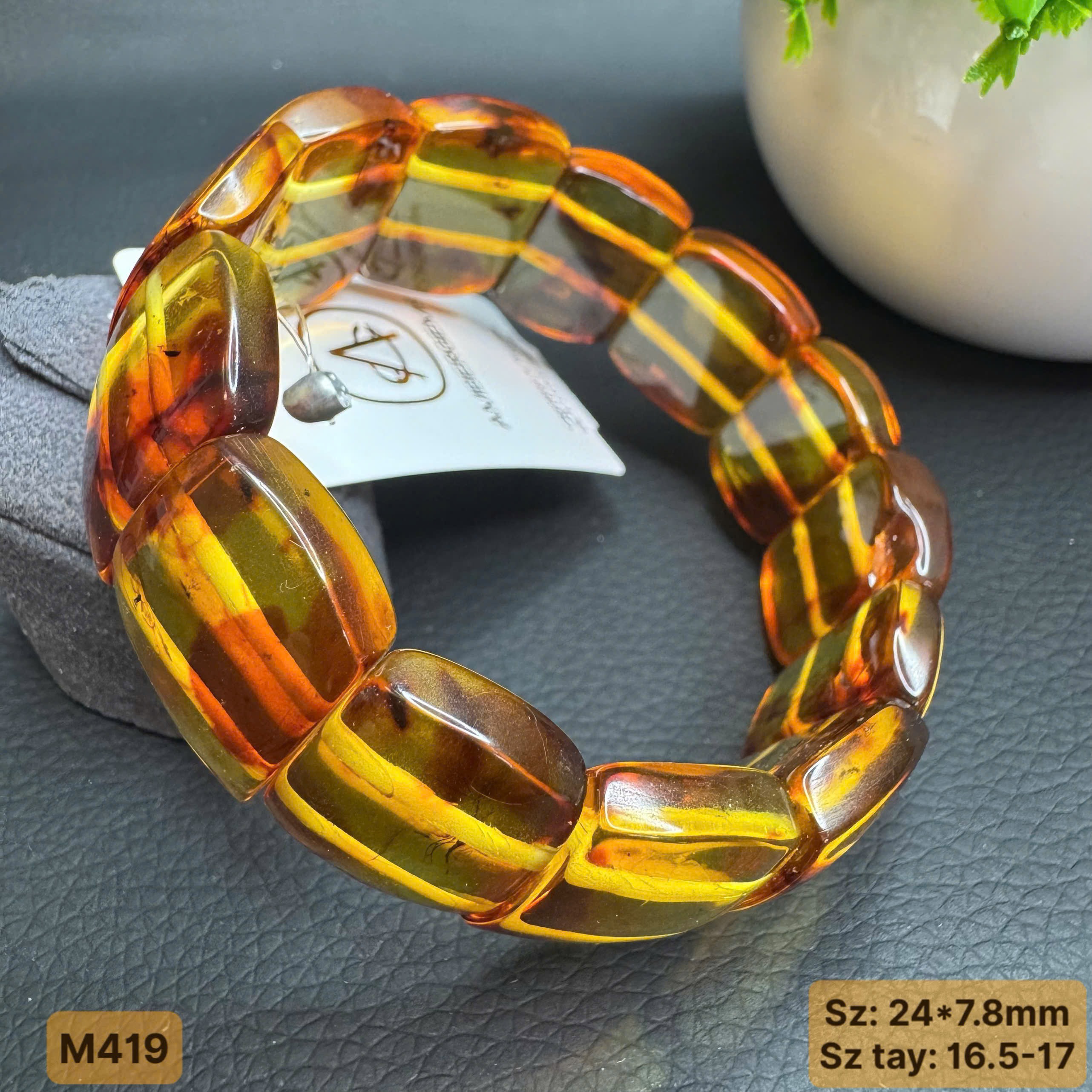 Lắc Bản Côn Trùng Ánh Huyết - M429