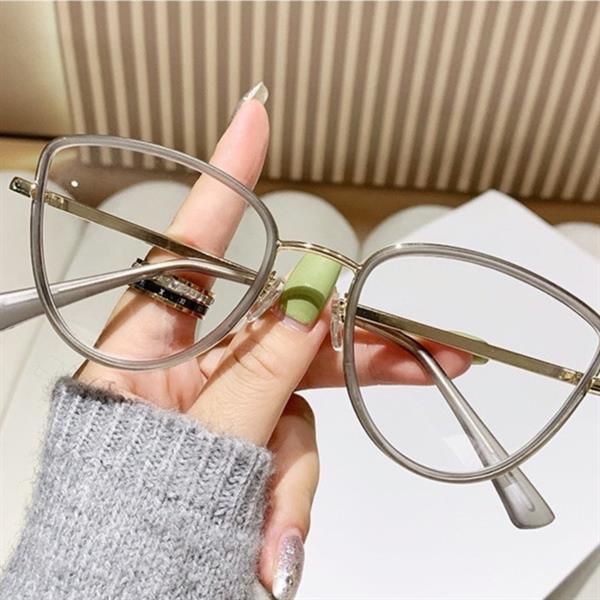 Kính mắt mèo lớn xám thép.