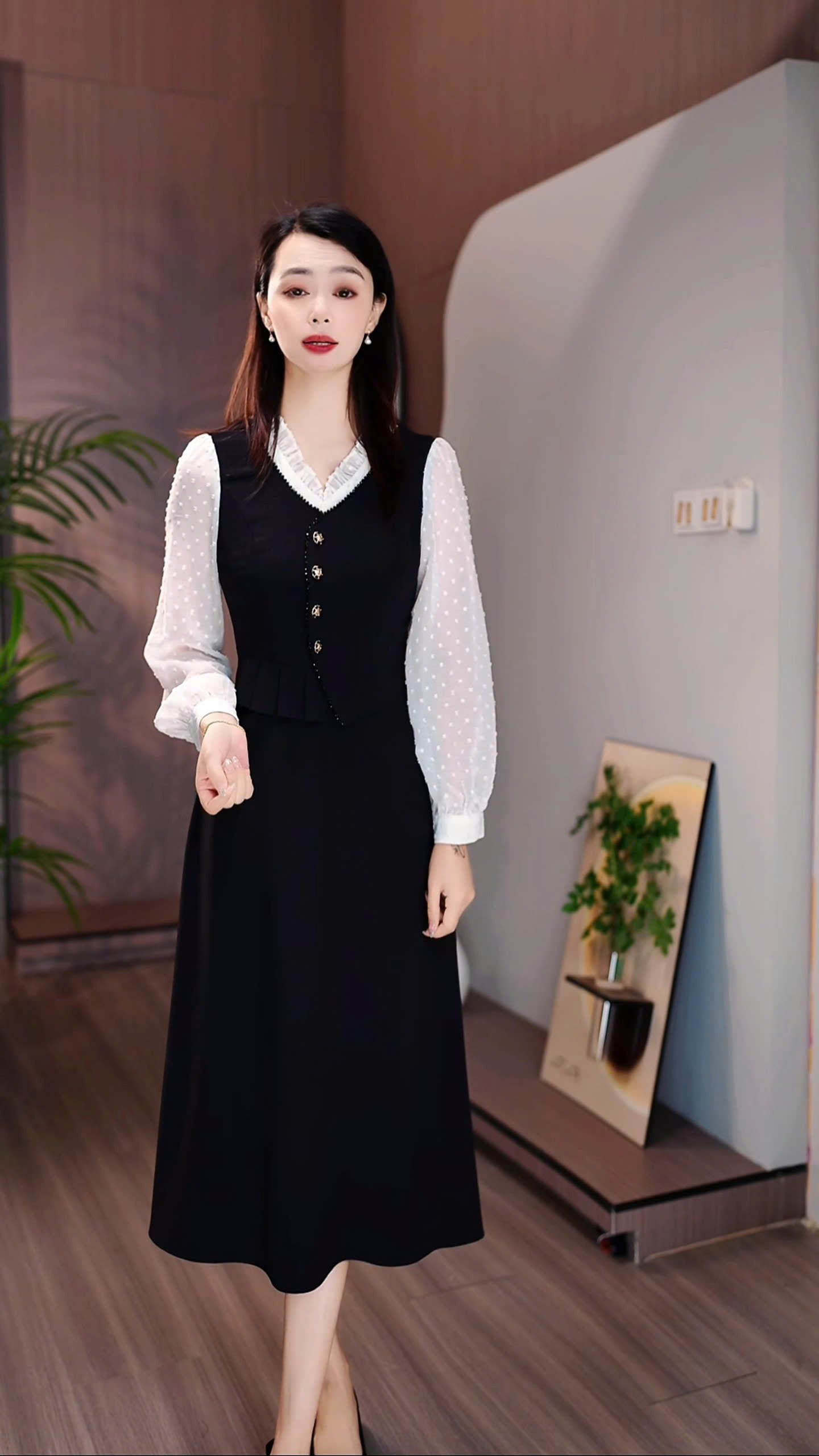 17974-Đầm xòe đen phối tay voan bi hạt trắng cách điệu ( lụa, voan bi)