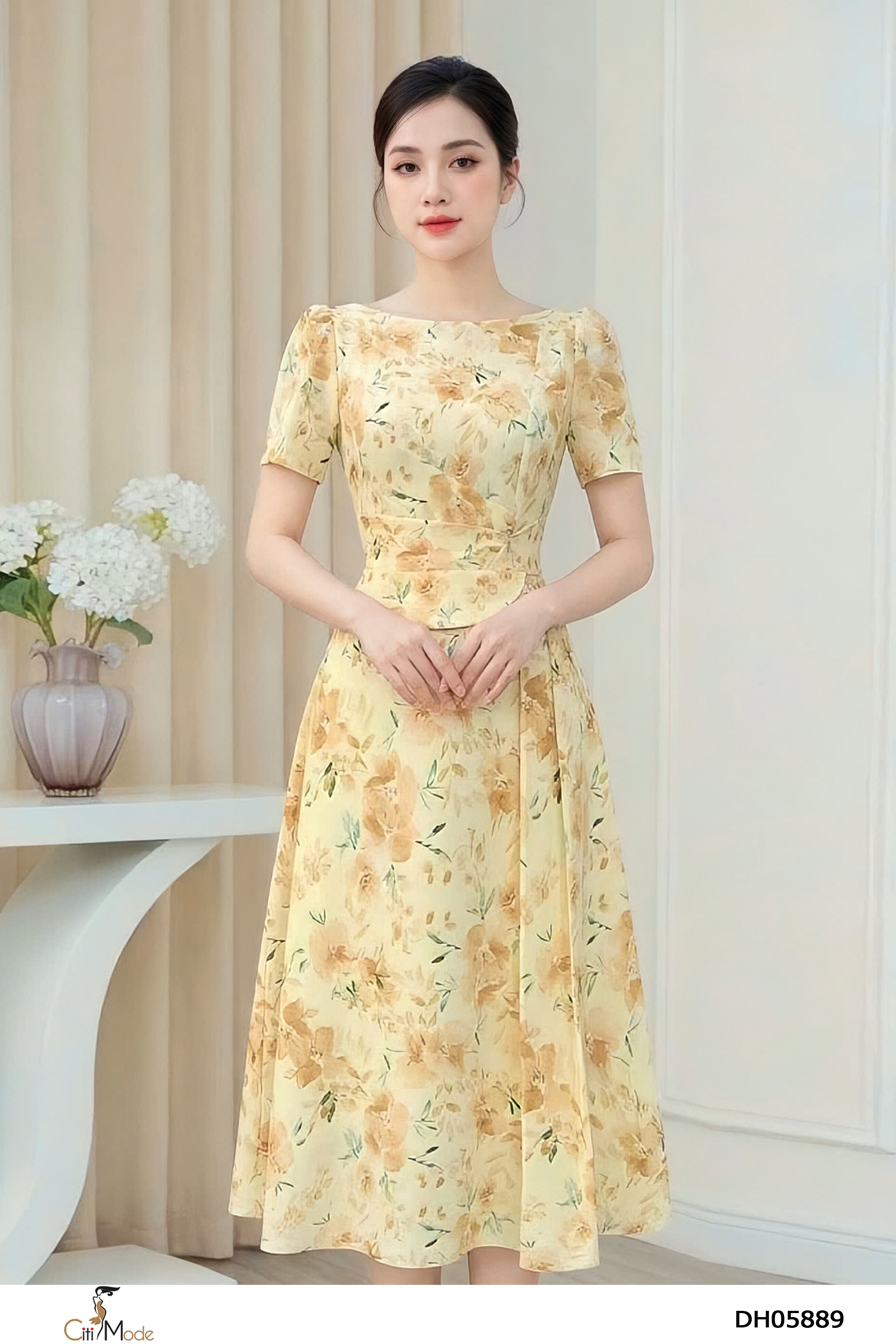 Đầm xòe puplum hoa vàng, cố thuyền. Chân váy xếp ly lệch