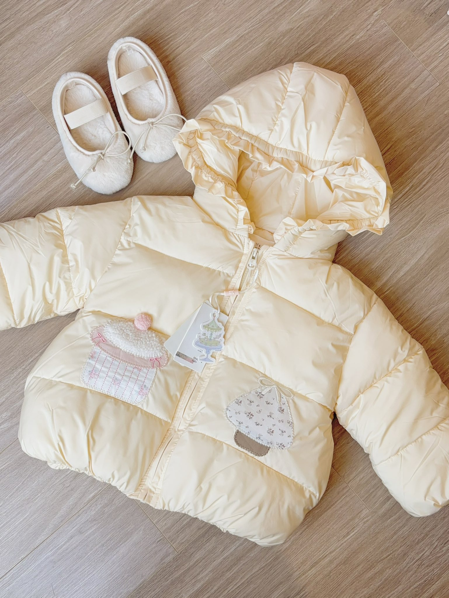 (M151) Áo khoác trần bông thêu hình màu vàng_thumbnail_0