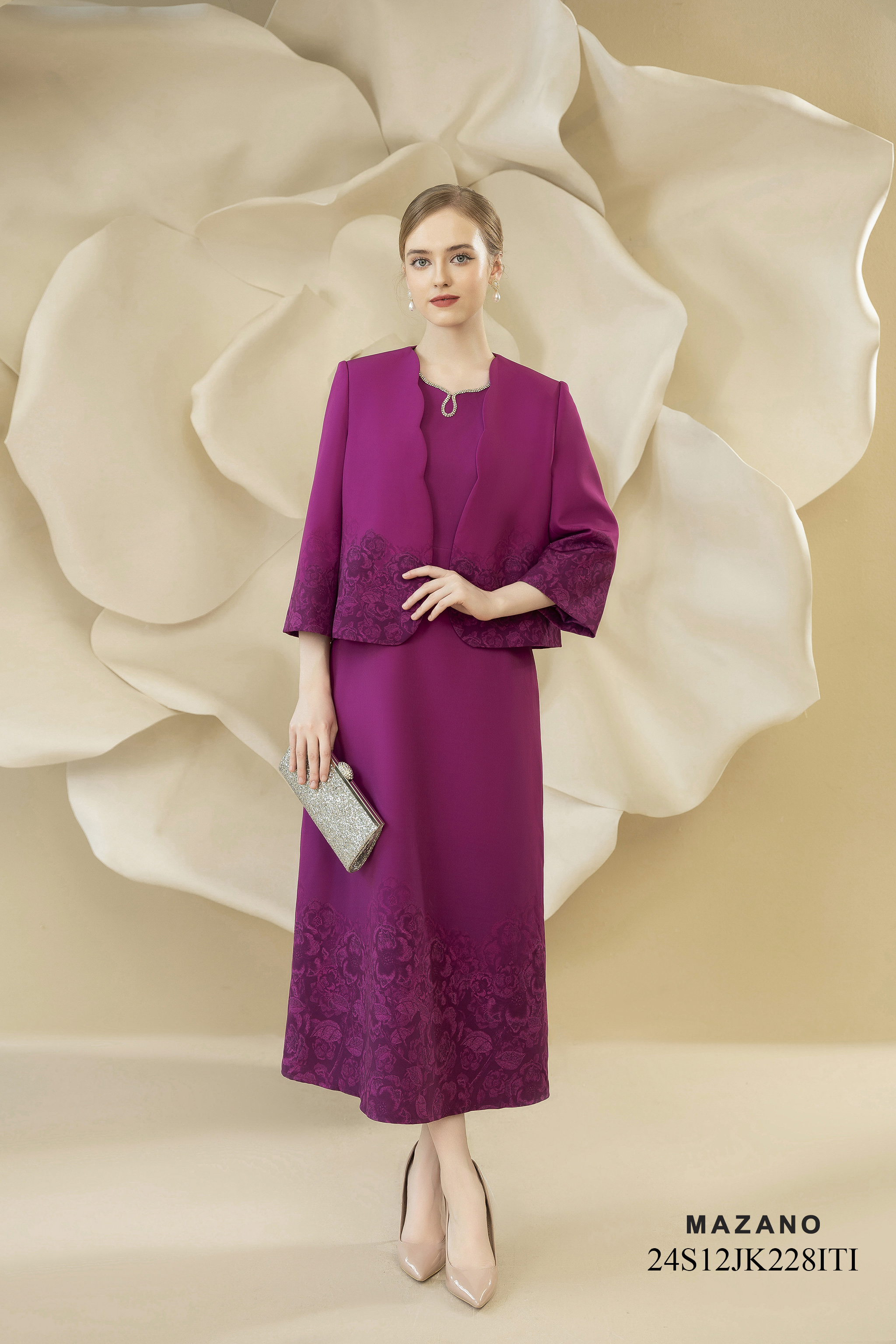 Áo khoác ngắn Suông Vải thô cao cấp Họa tiết in hoa chìm Dài dưới eo