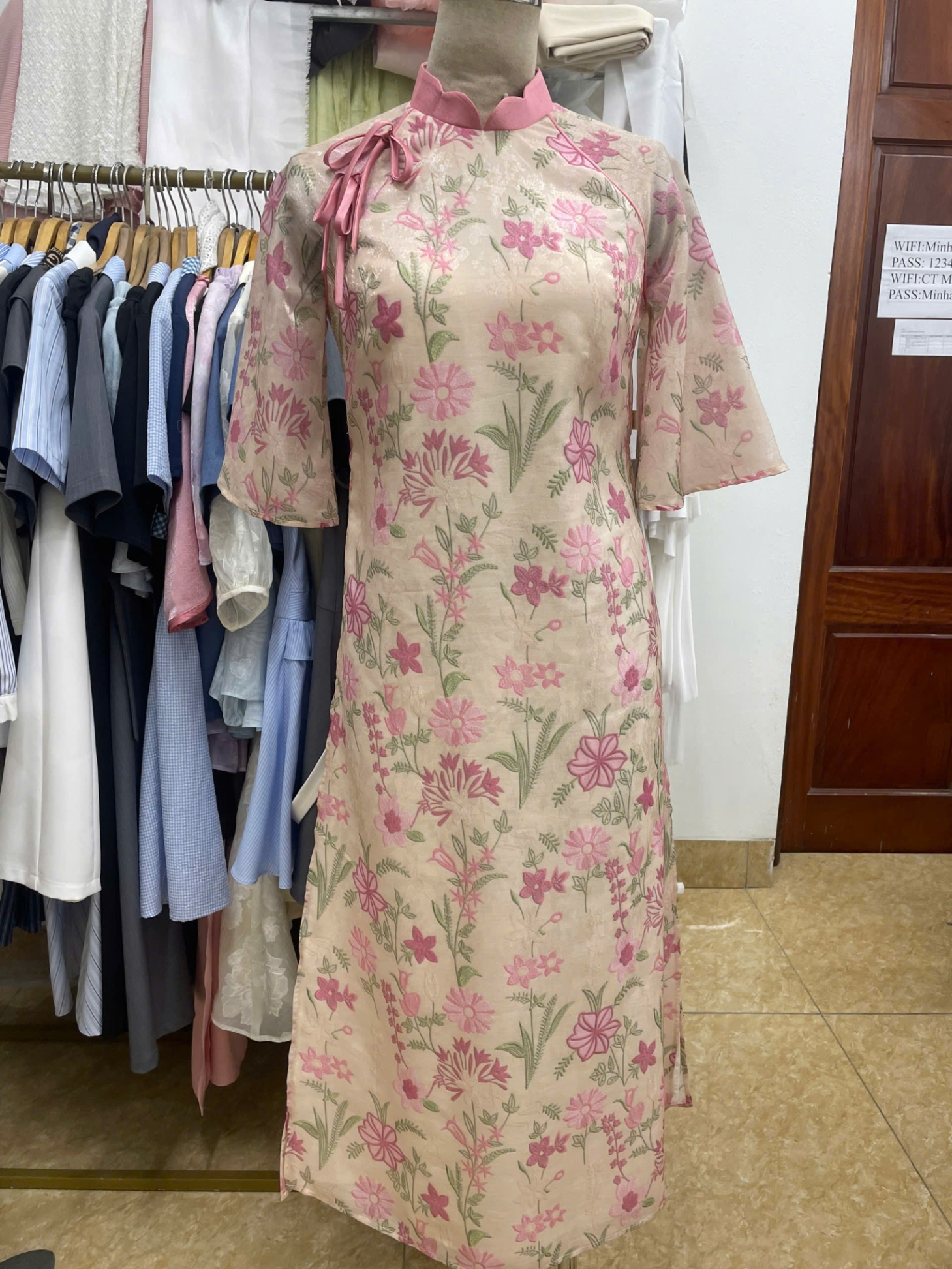 Áo dài tơ thêu hoa nơ chéo_thumbnail_1