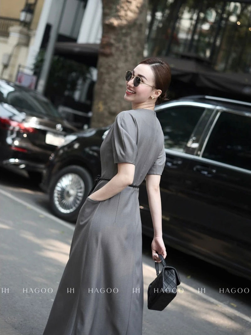 Váy xám tay phồng phối khuy đen kèm dây da HAGOO