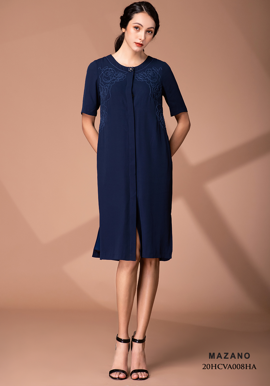 Đầm xanh than cổ tròn thêu hoa