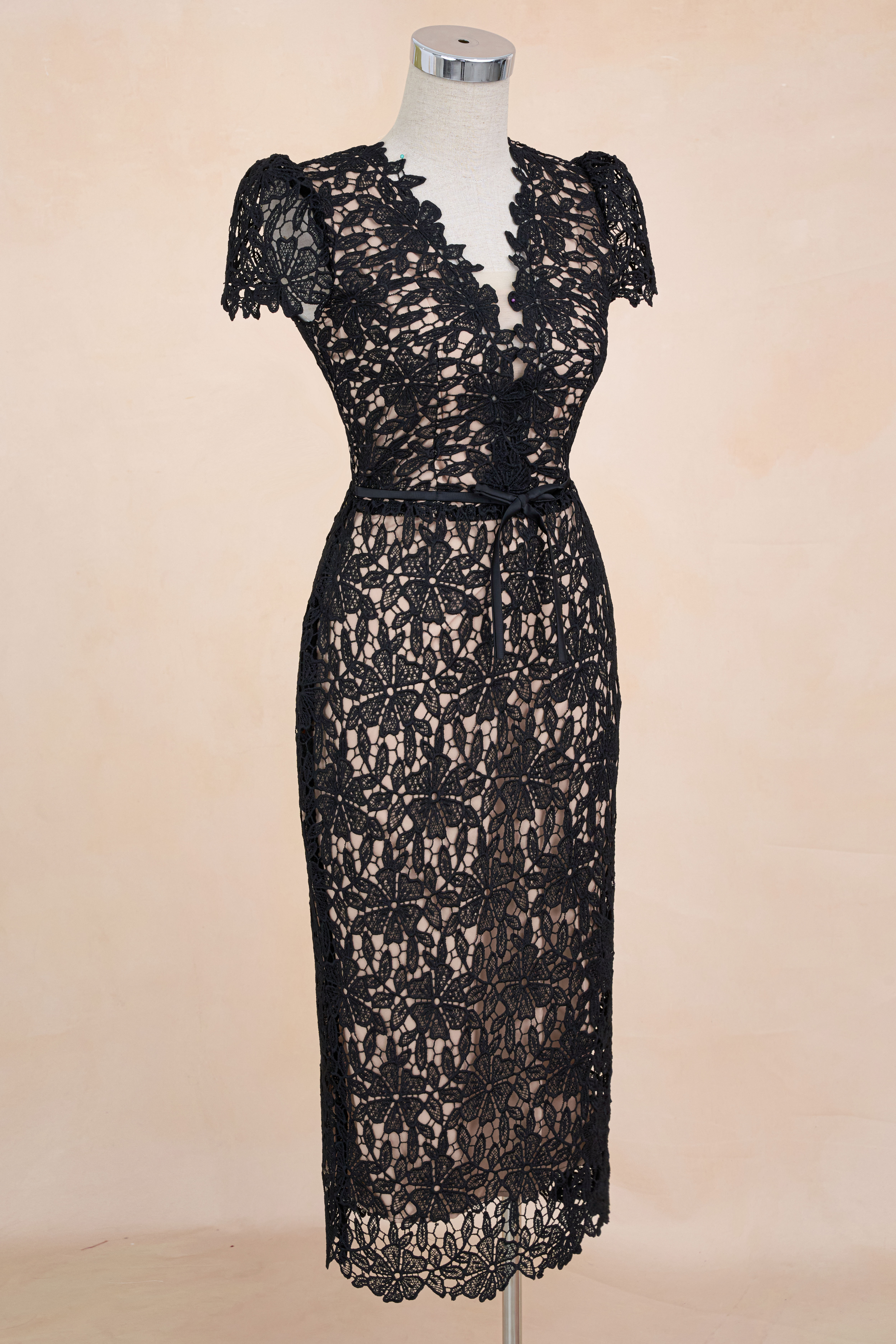 Đầm Bút Chì Ren Cổ V TB_thumbnail_8