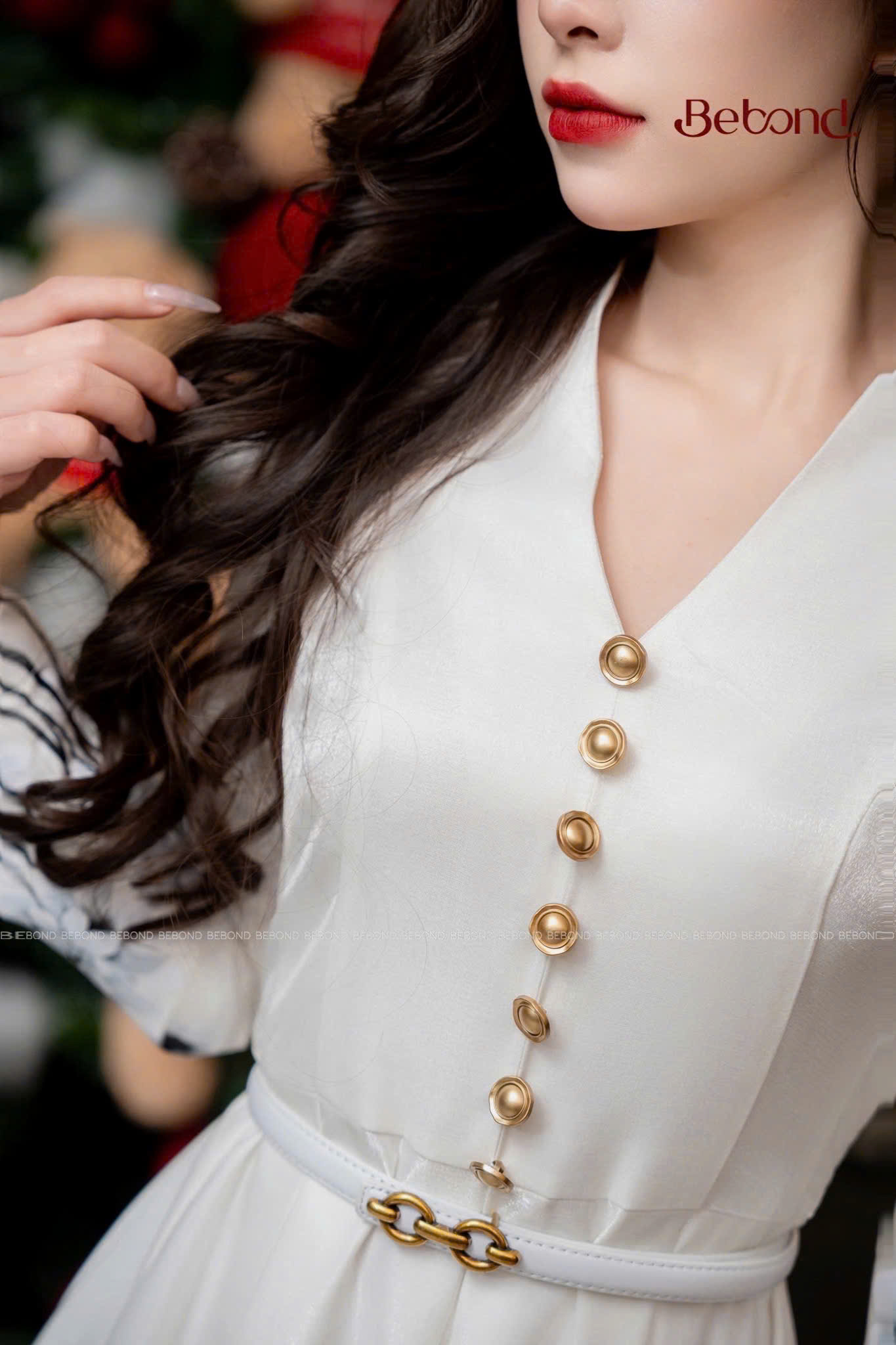 VÁY dài KATHERINE cổ sâu màu KEM_thumbnail_1