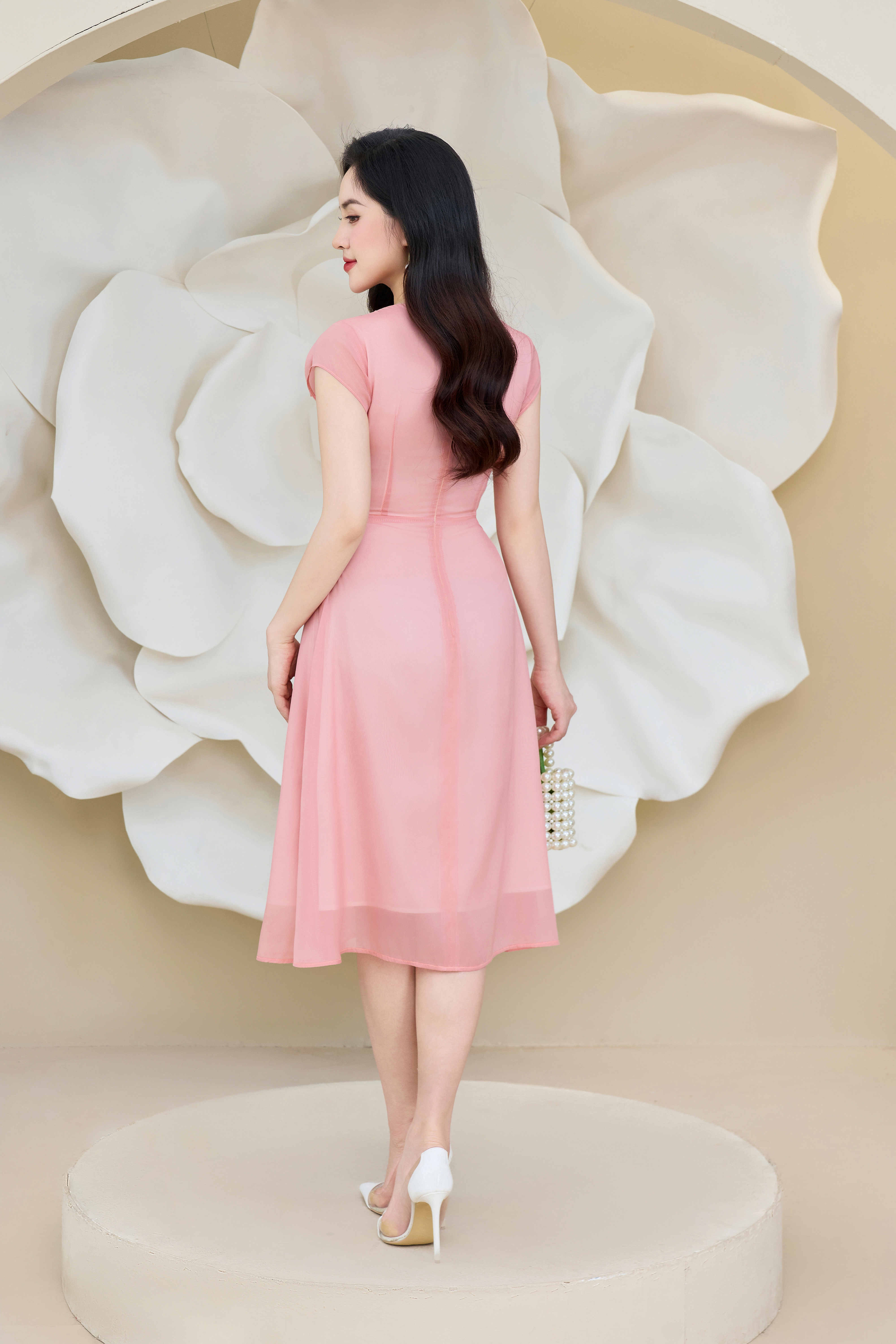 Đầm xoè hồng phối hoa ngực_thumbnail_1