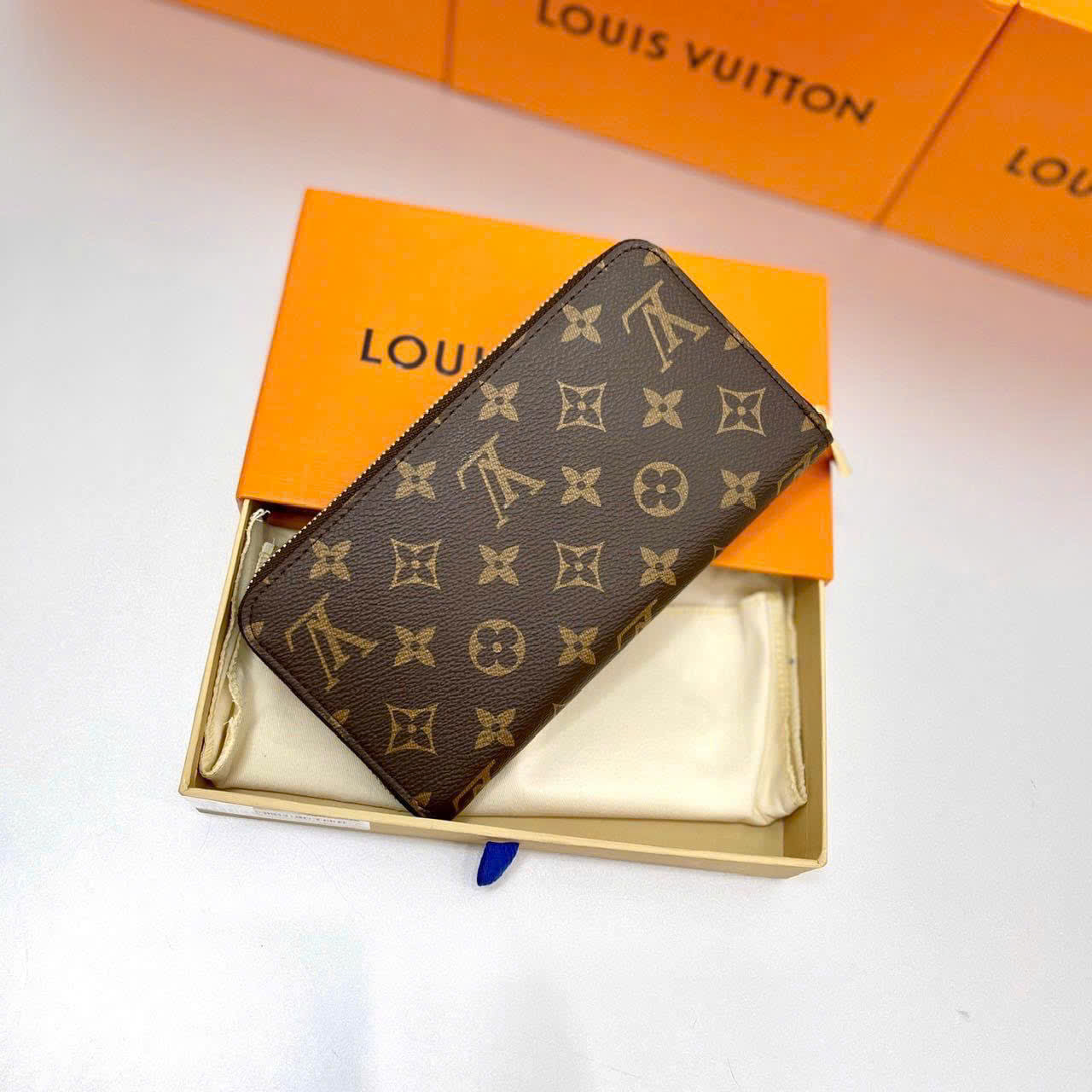 Ví nam cầm tay LV Zippy