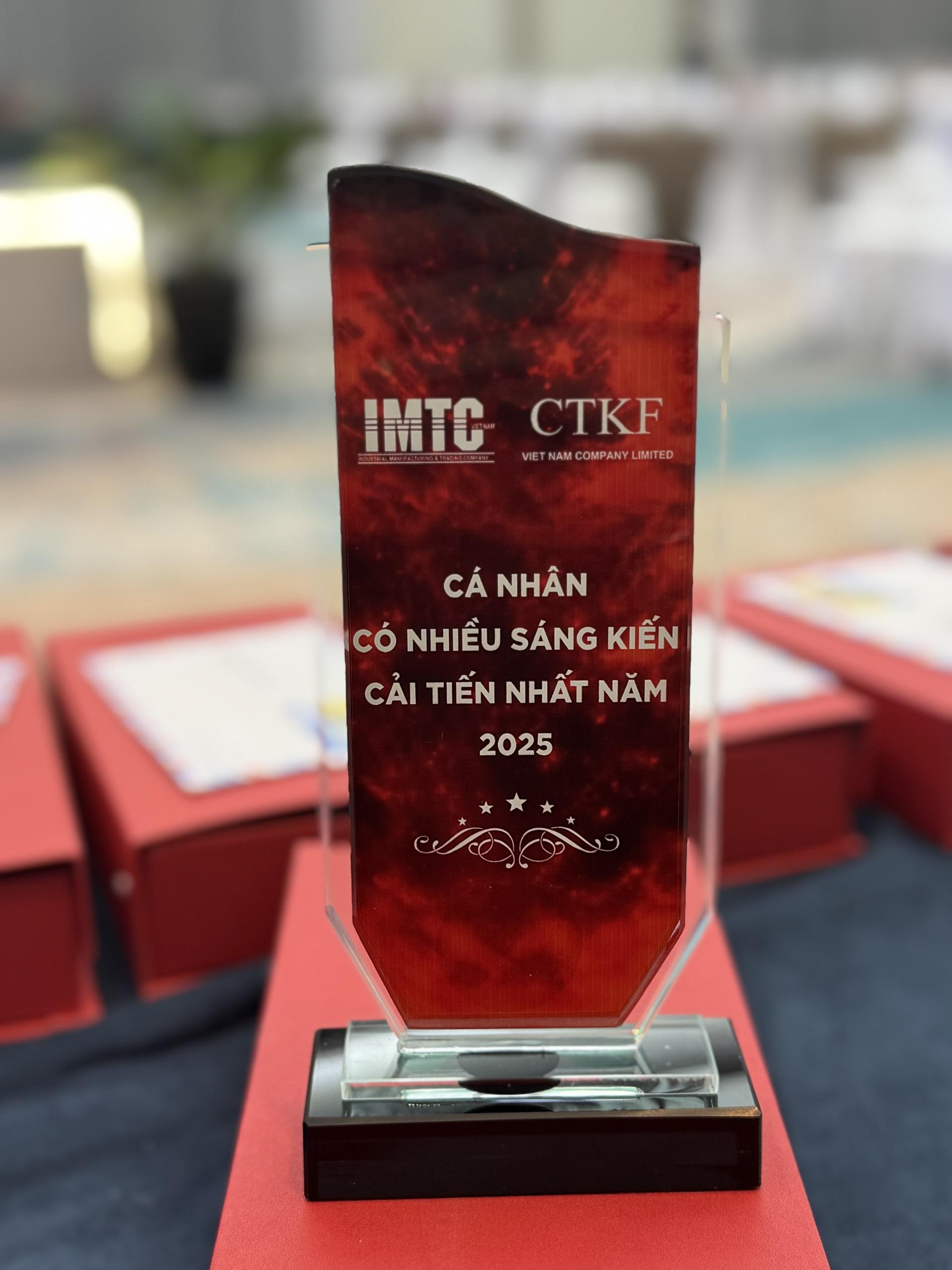 Cúp vinh danh pha lê 2 lớp