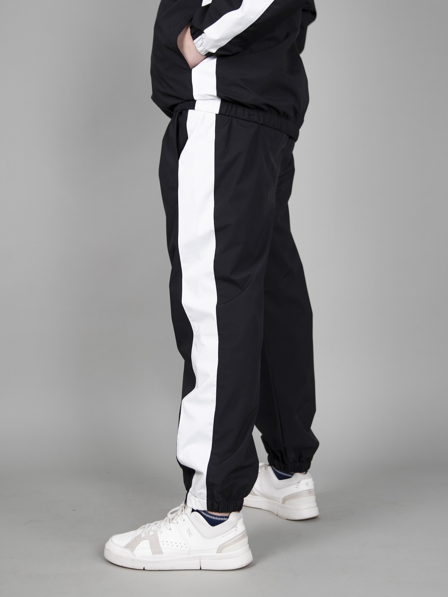 Quần gió 2 lớp đen phối sọc trắng_thumbnail_1