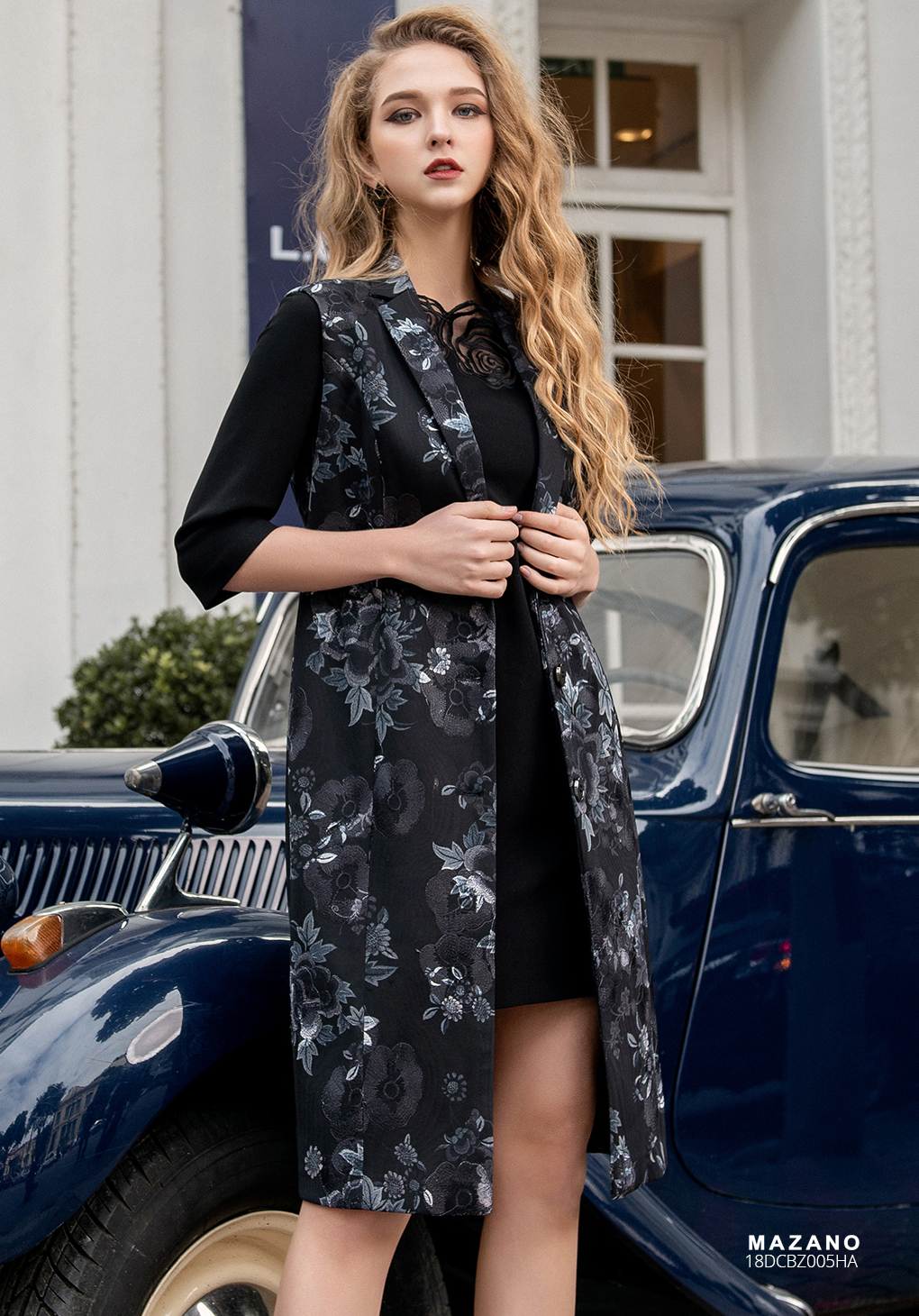 Áo khoác dài không tay vải Gấm Tafta hoạ tiết cách điệu_thumbnail_4