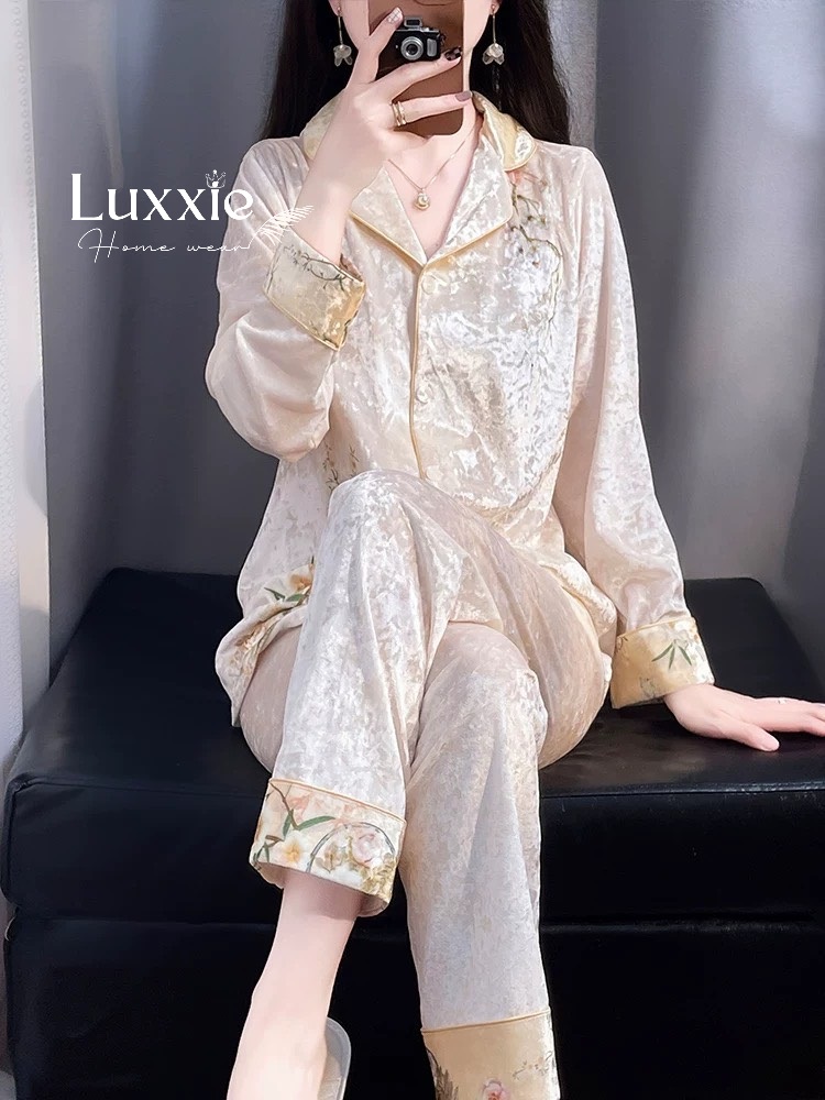 NHUNG19 Pijama vải nhung vàng họa tiết hoa mai trắng