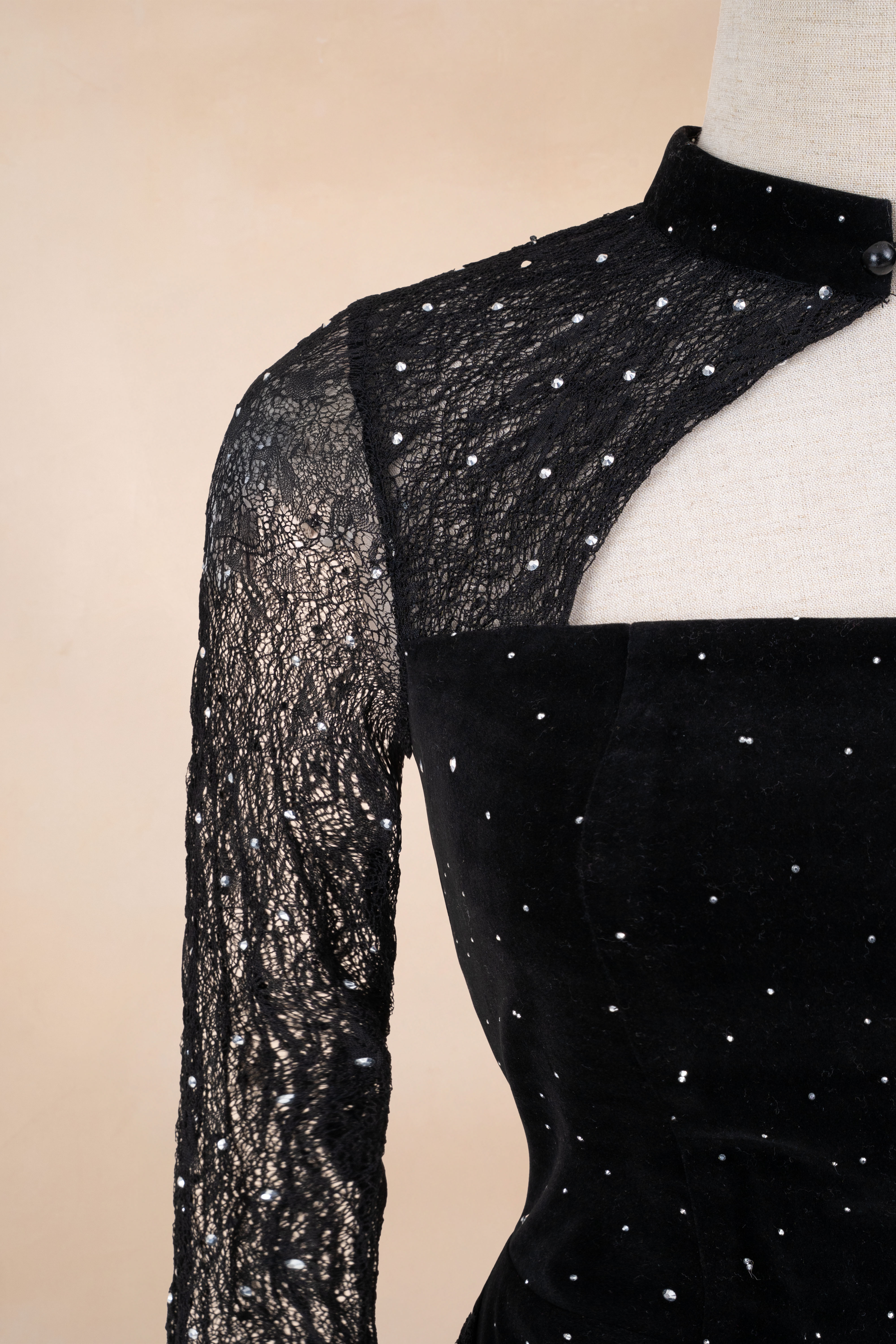 Đầm Nhung Bút Chì Ánh Nhũ Tag Cài_thumbnail_2