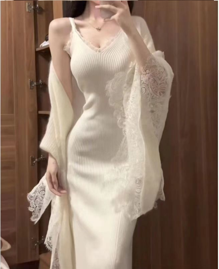 Đầm Ôm Lụa Ren Quyến Rũ_thumbnail_1