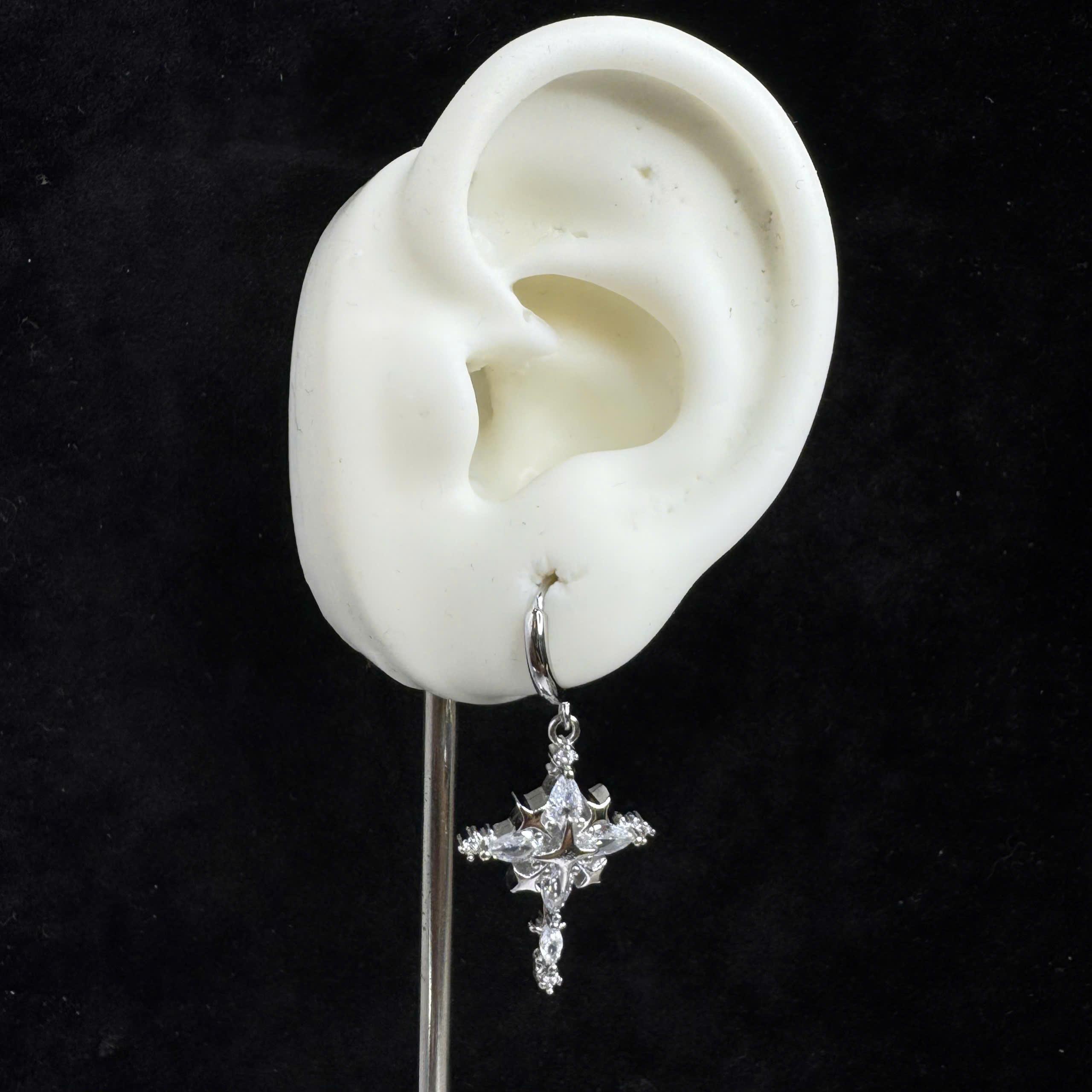 Khuyên vòng cặp hợp kim nhiều sao 4 cánh đá trắng