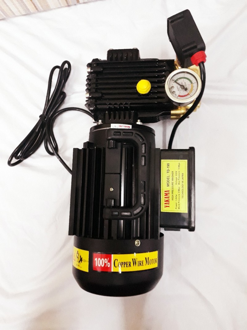 Đồng hồ và nút thăm dầu máy rửa xe o to mini Bh190