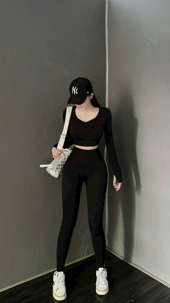 Áo Croptop Thể Thao Nữ Dáng Dài Xỏ Ngón