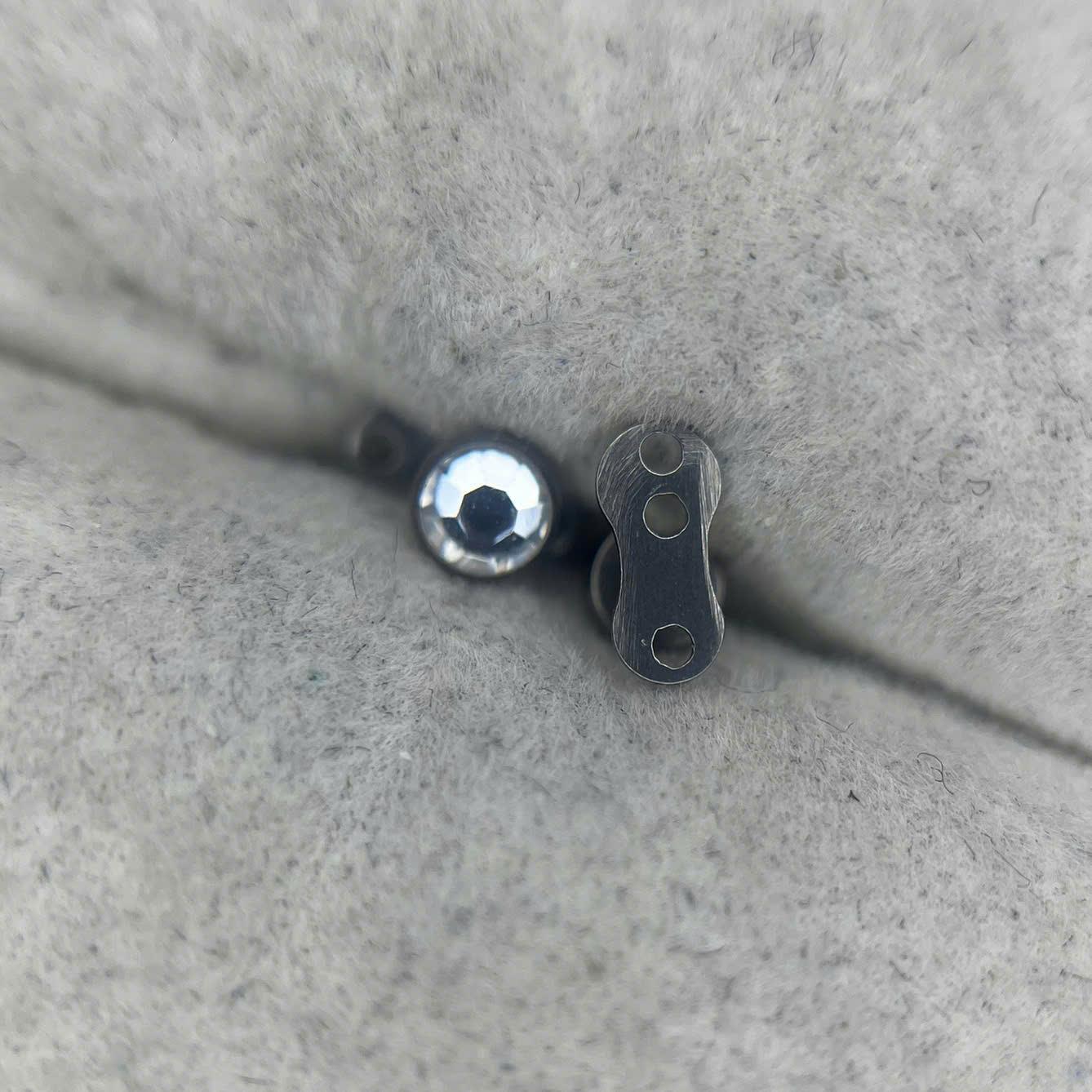 Khuyên cấy titan full thân charm._thumbnail_1