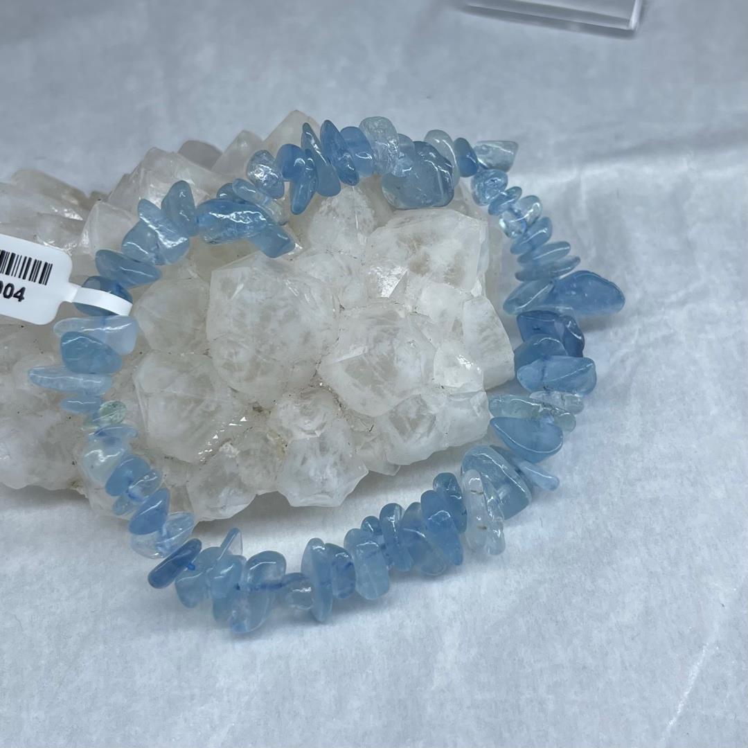 Vòng tay phong thuỷ đá aquamarine.