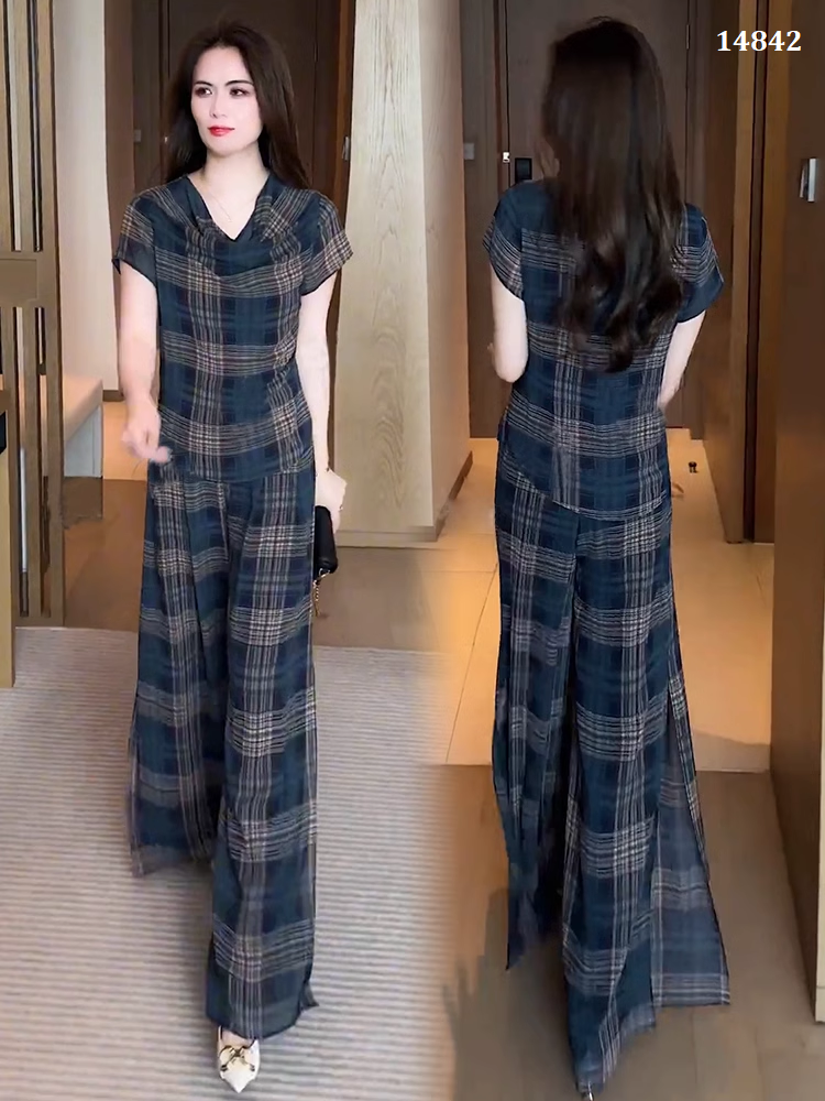14842-Set  bộ kẻ sọc  áo cổ  đổ  quần suông ( vải voan sọc, có lót)