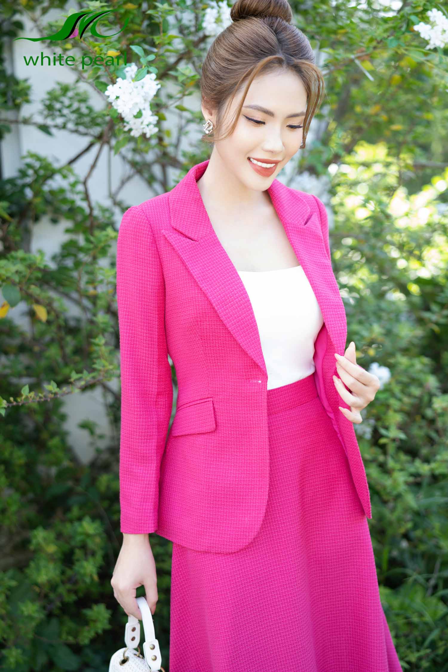 Bộ vest dáng dài kết hợp chân váy xòe màu hồng thời trang công sở White Pearl_thumbnail_3