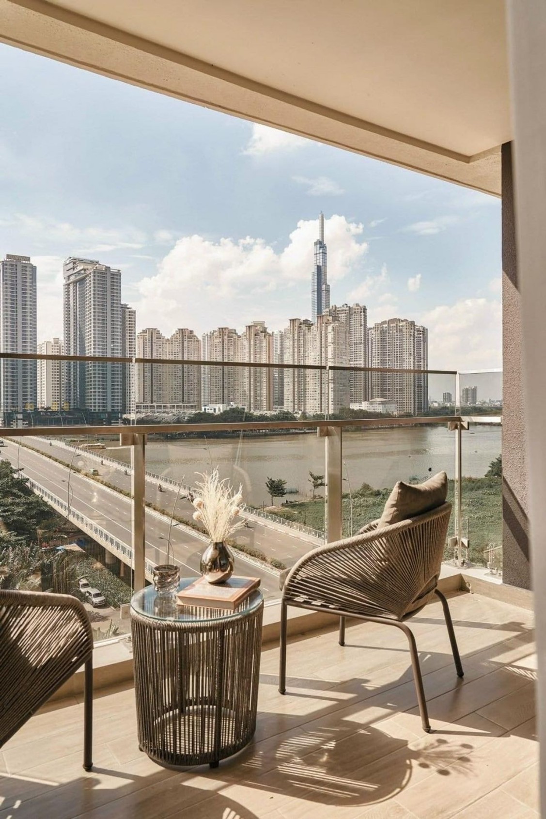 𝐍𝐇𝐀̀ Đ𝐄̣𝐏 𝐗𝐄 𝐒𝐀𝐍𝐆_𝐒𝐀́𝐍𝐇 𝐍𝐆𝐀𝐍𝐆 𝐓𝐑𝐔𝐌𝐏 𝐓𝐎𝐖𝐄𝐑_ THE RIVER THỦ THIÊM_𝟒 𝐏𝐇𝐎̀𝐍𝐆 𝐍𝐆𝐔̉_thumbnail_7